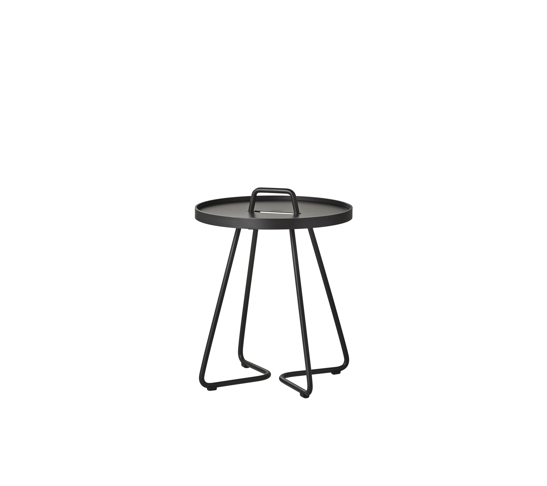 Rund sort bord med et strømlinet design og et håndtag, der har fire skrå ben for stabilitet. Ideelt til moderne indretninger.