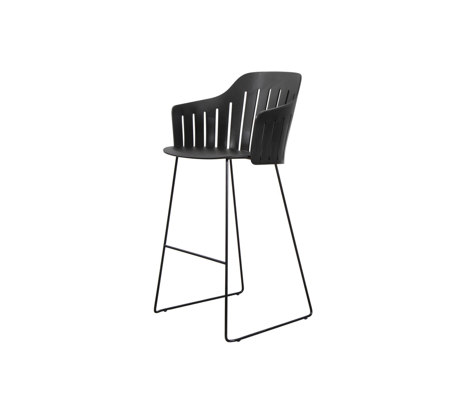 Sort barstol med en buet ryg og slanke metalben, designet til både stil og komfort.