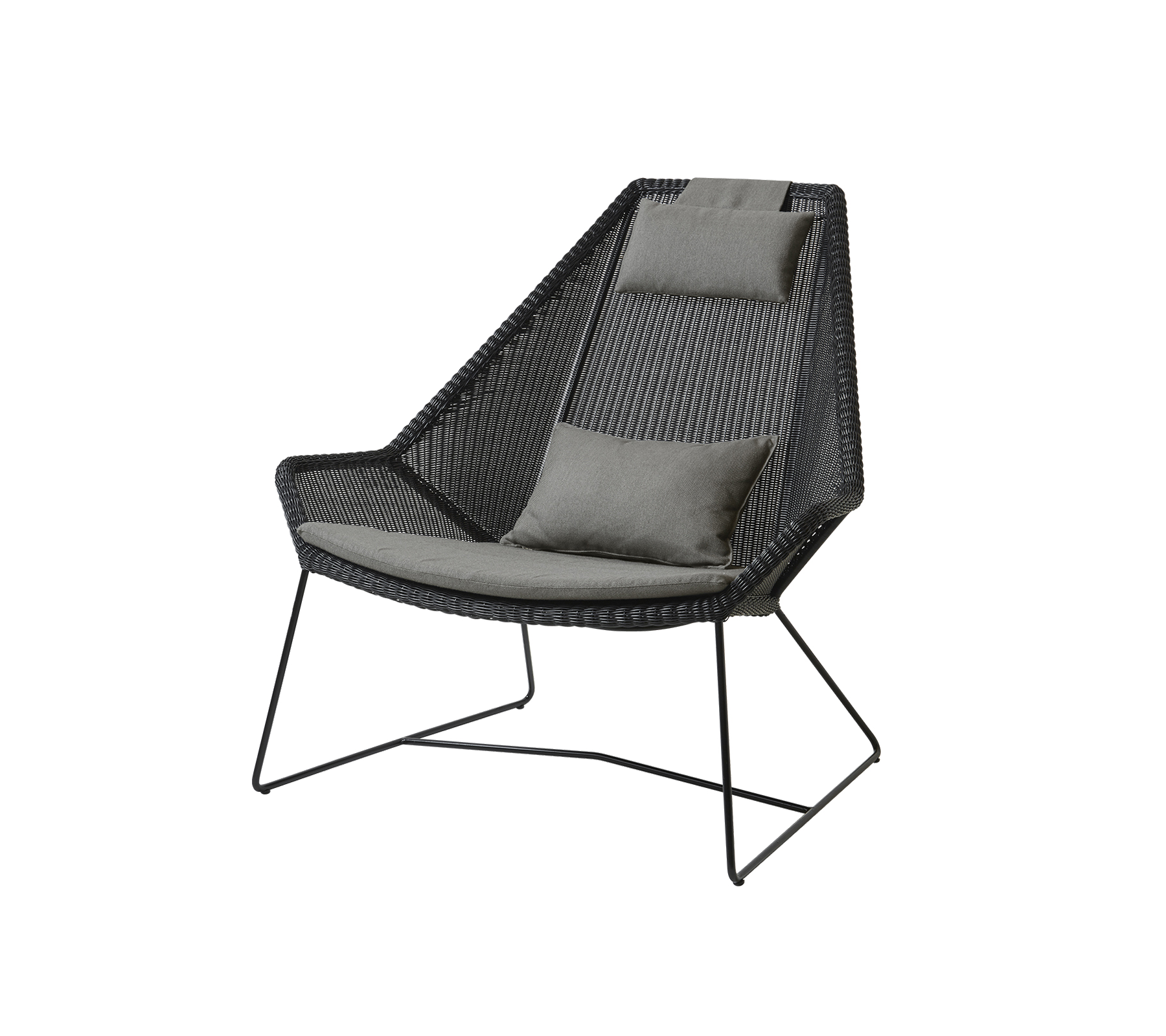 Stilfuld stol med et vævet design og komfortable grå puder, der har slanke metalben til moderne indretning.