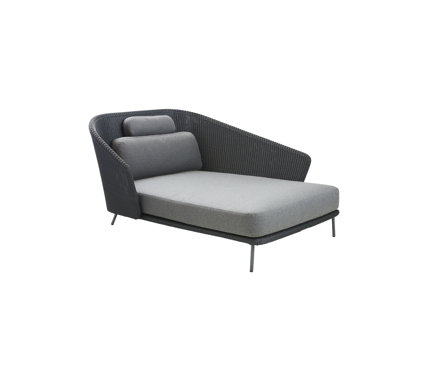 Moderne lounge stol med et strømlinet design, der har en grå stofsæde og ryg, suppleret med en unik armstøtteform.