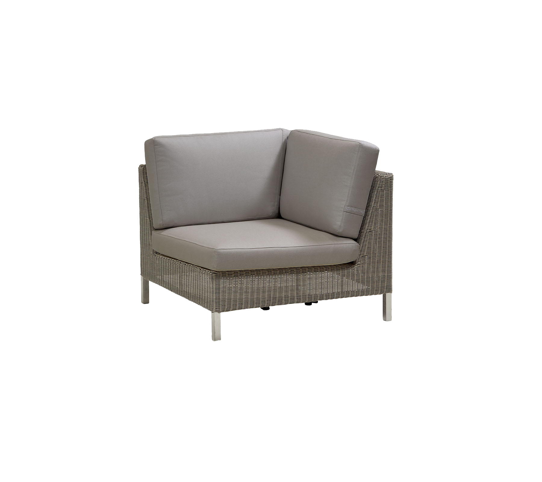 Stilfuld hjørnesæ lounge med en vævet ramme og bløde puder i neutrale nuancer, perfekt til moderne indretning.