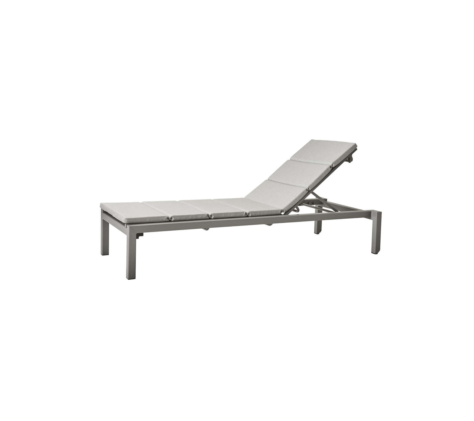 Justerbar chaiselong med et slankt, moderne design og polstret sæde for komfort. Ideel til afslapning.