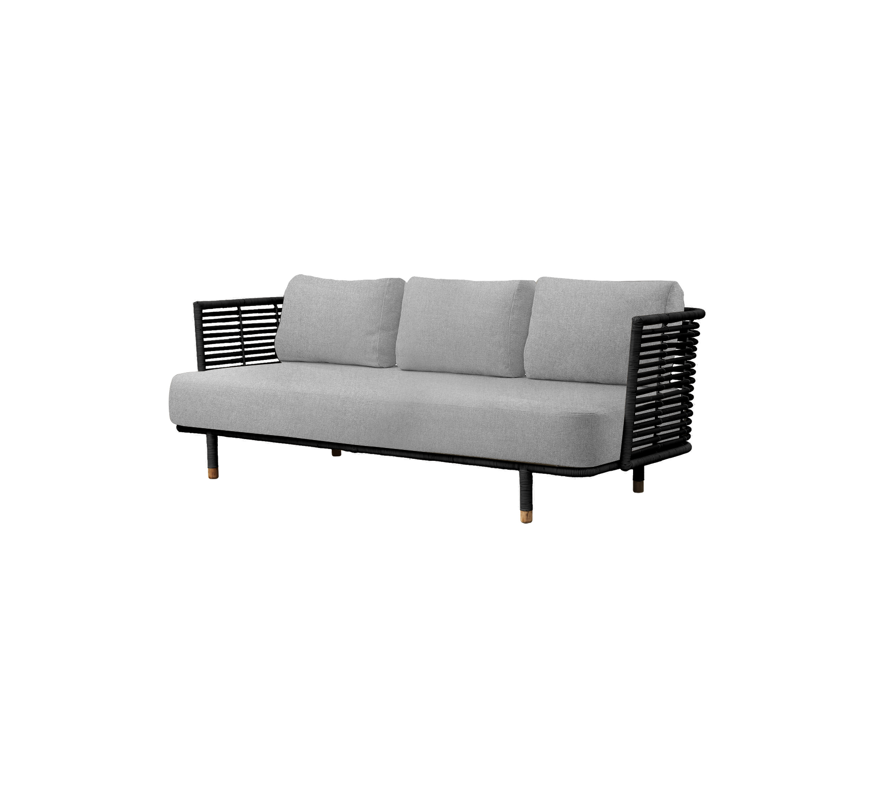 Stilfuld sofa i grå med tre polstrede sæder og sorte vævede sidepaneler, der tilbyder moderne komfort og design.