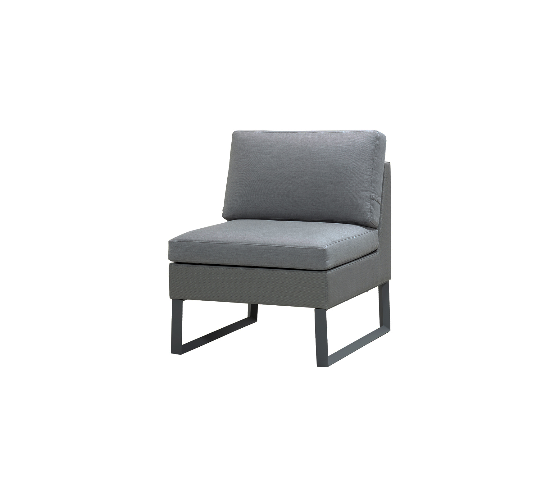 Stilfuld grå stol med moderne design, der har bløde puder og en minimalistisk ramme for komfortabel siddeplads.