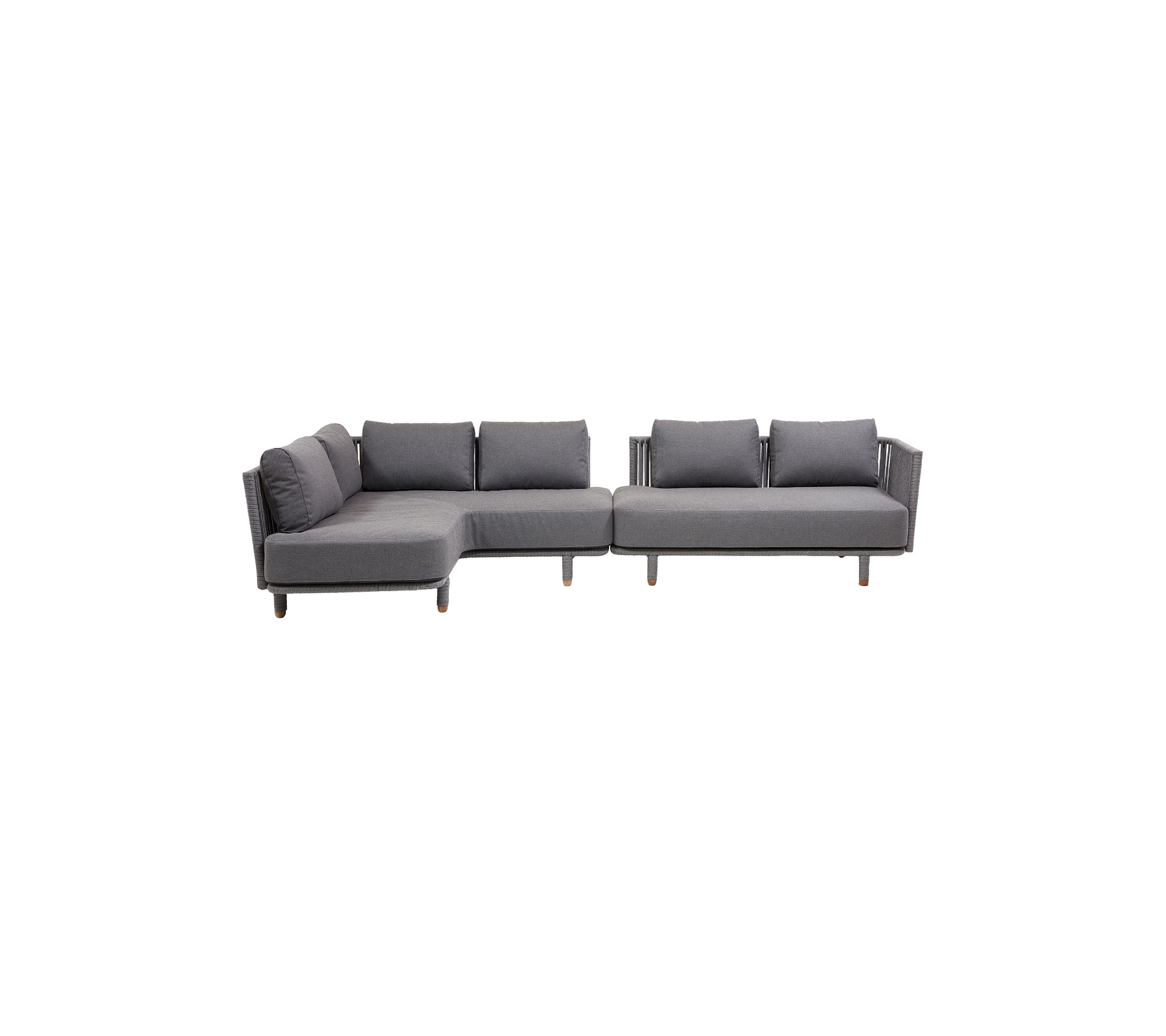 Moderne grå sektion sofa med bløde puder og træben, designet til komfort og stil. Perfekt til enhver stue.