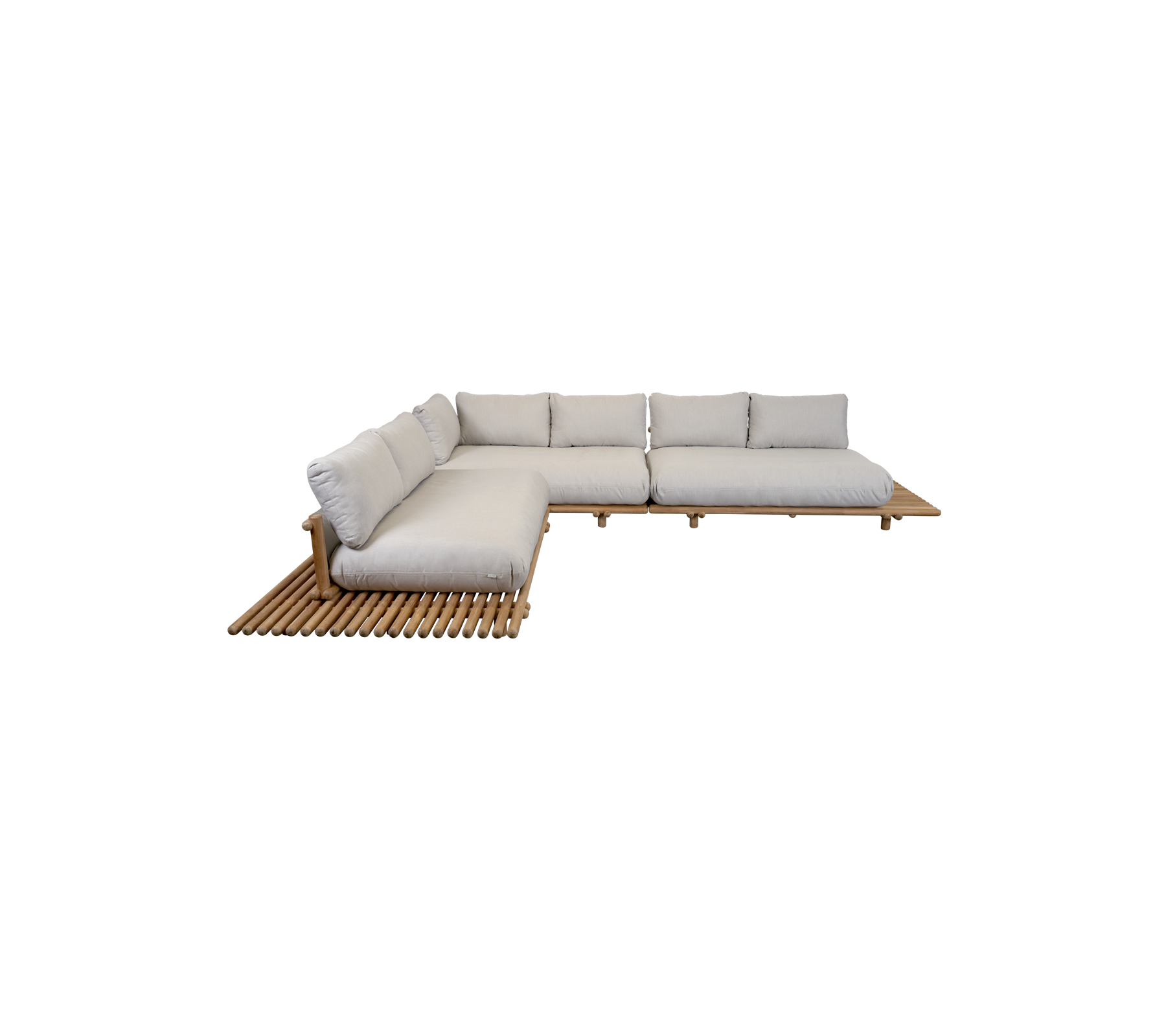 L-formet sektionel sofa med bløde puder og en trælamelleret base, designet til komfort og stil.