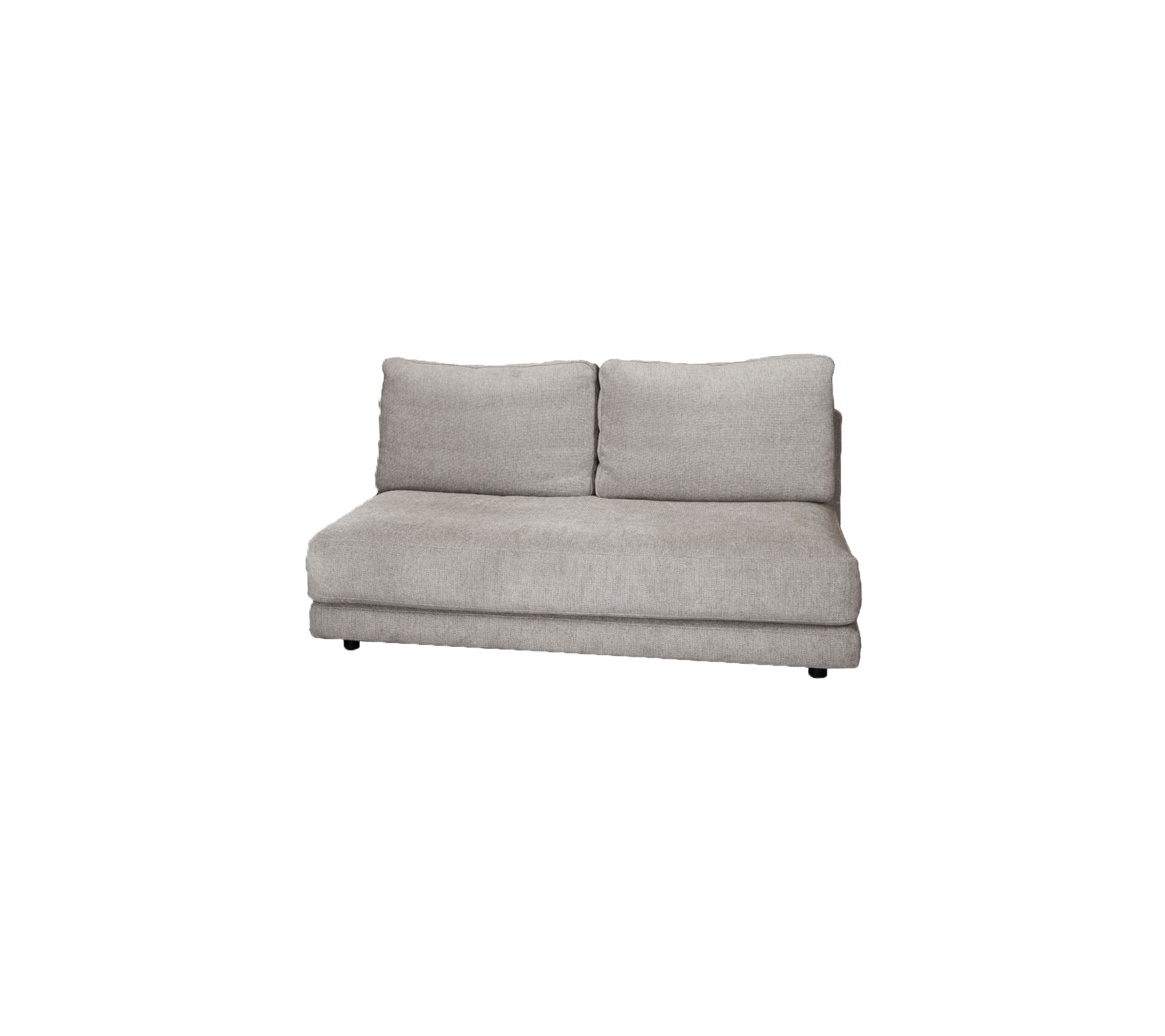 Lys grå polstret sofa med to nakkepuder, designet til komfort og en moderne æstetik. Ideel til hyggelige siddearrangementer.