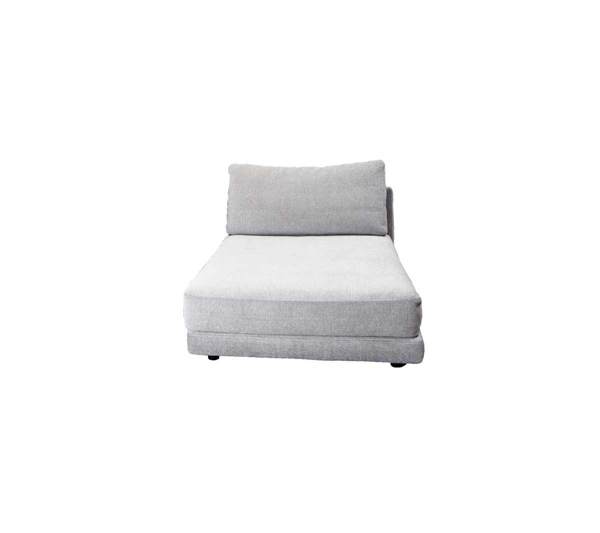 Lys grå chaiselong med et minimalistisk design og en blød rygpude for ekstra komfort. Perfekt til afslapning og fritid.