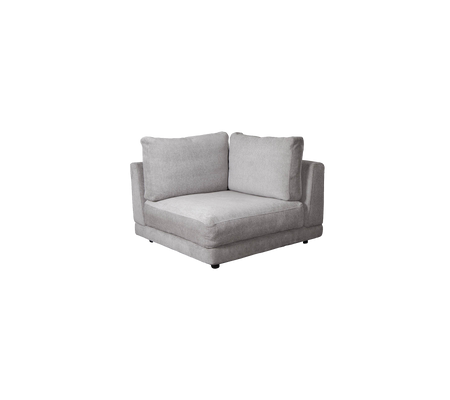 Grå hjørnesofa med bløde puder, der har et moderne design og en afslappet stil, perfekt til hyggelige siddearrangementer.