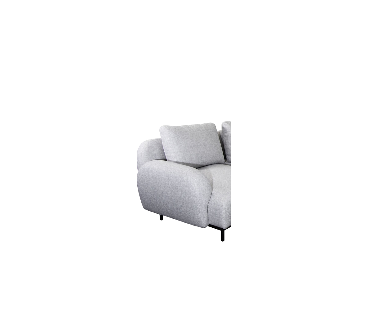 Lys grå sektionel sofa med bløde puder og buede armlæn, designet til komfort og stil.