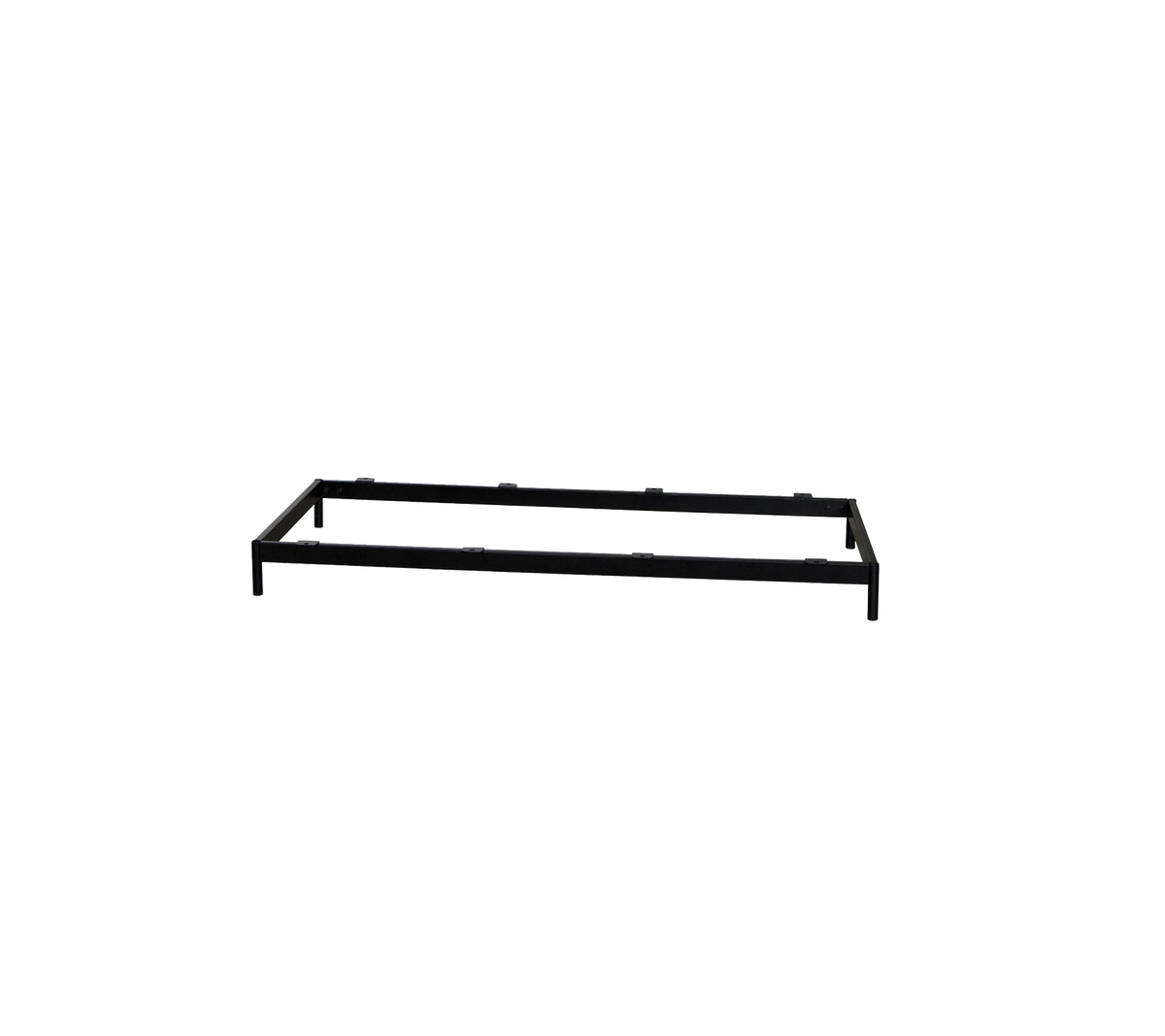 Metal sengestel i et enkelt rektangulært design med en elegant sort finish, der passer til alsidig indretning.