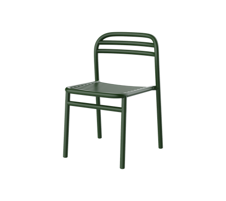 Grøn metalstol med et simpelt design, der har ribbet sæde og rygstøtte for komfort og stil. Perfekt til alsidige omgivelser.