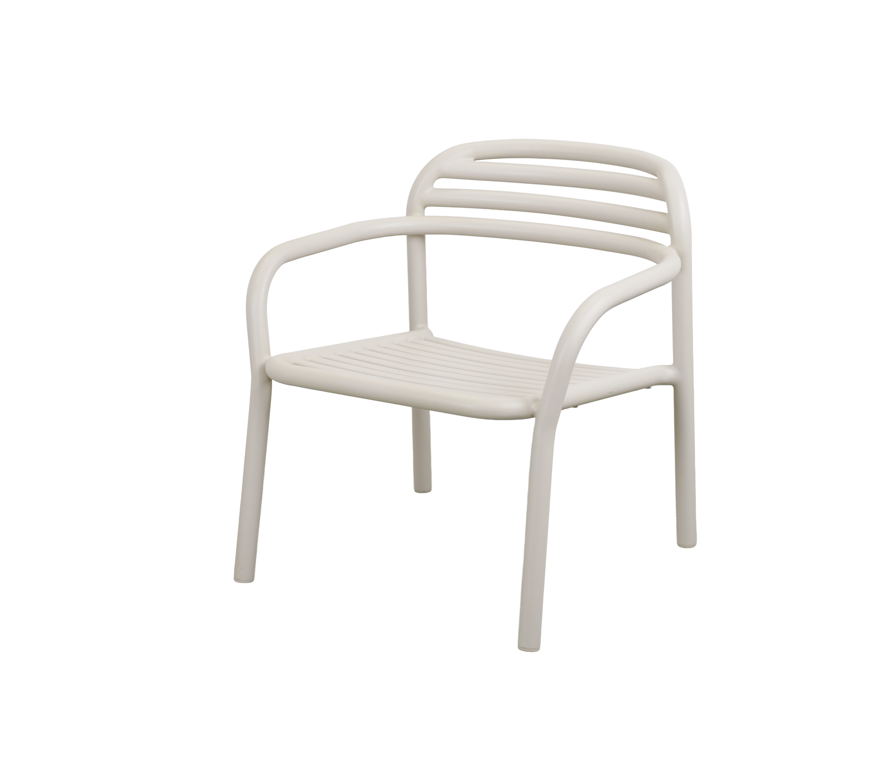 Moderne sandfarvet stol med et minimalistisk design.