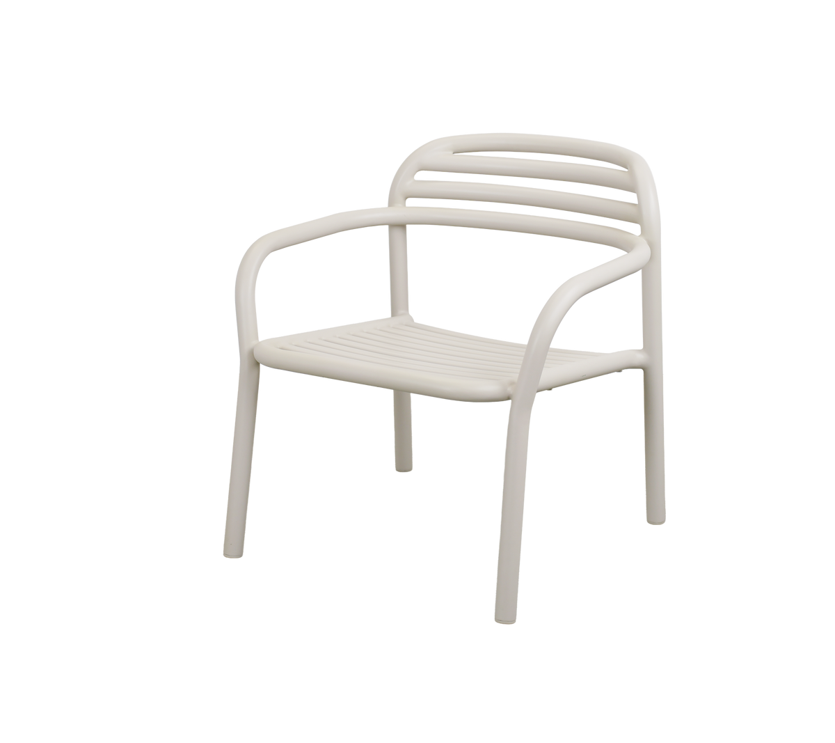 Moderne sandfarvet stol med et minimalistisk design.