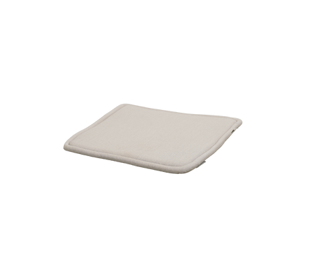 Sandpude med et blødt, buet design og ingen synlige mønstre.