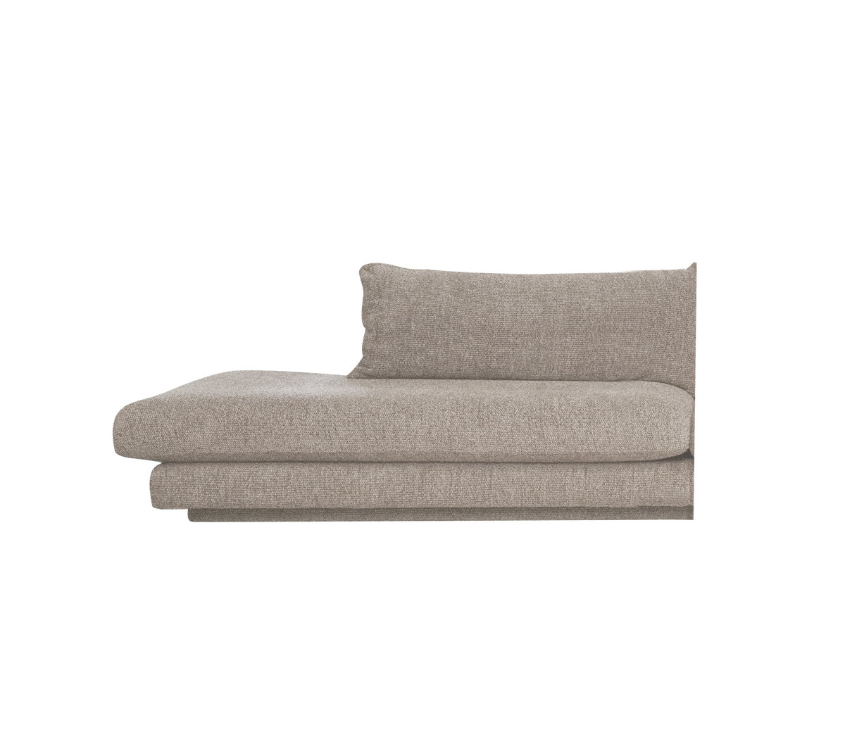 Lysbrun sofa i et moderne loungeområde.