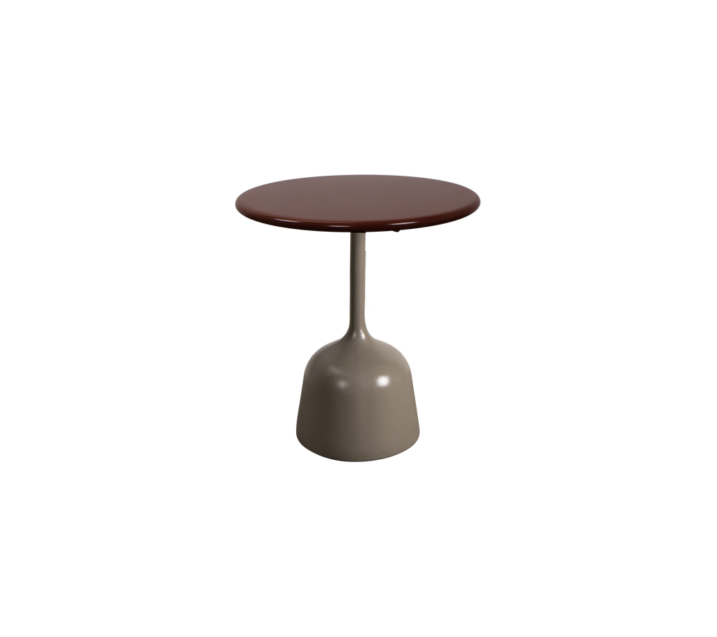 Burgunderrund bord med en taupebase.