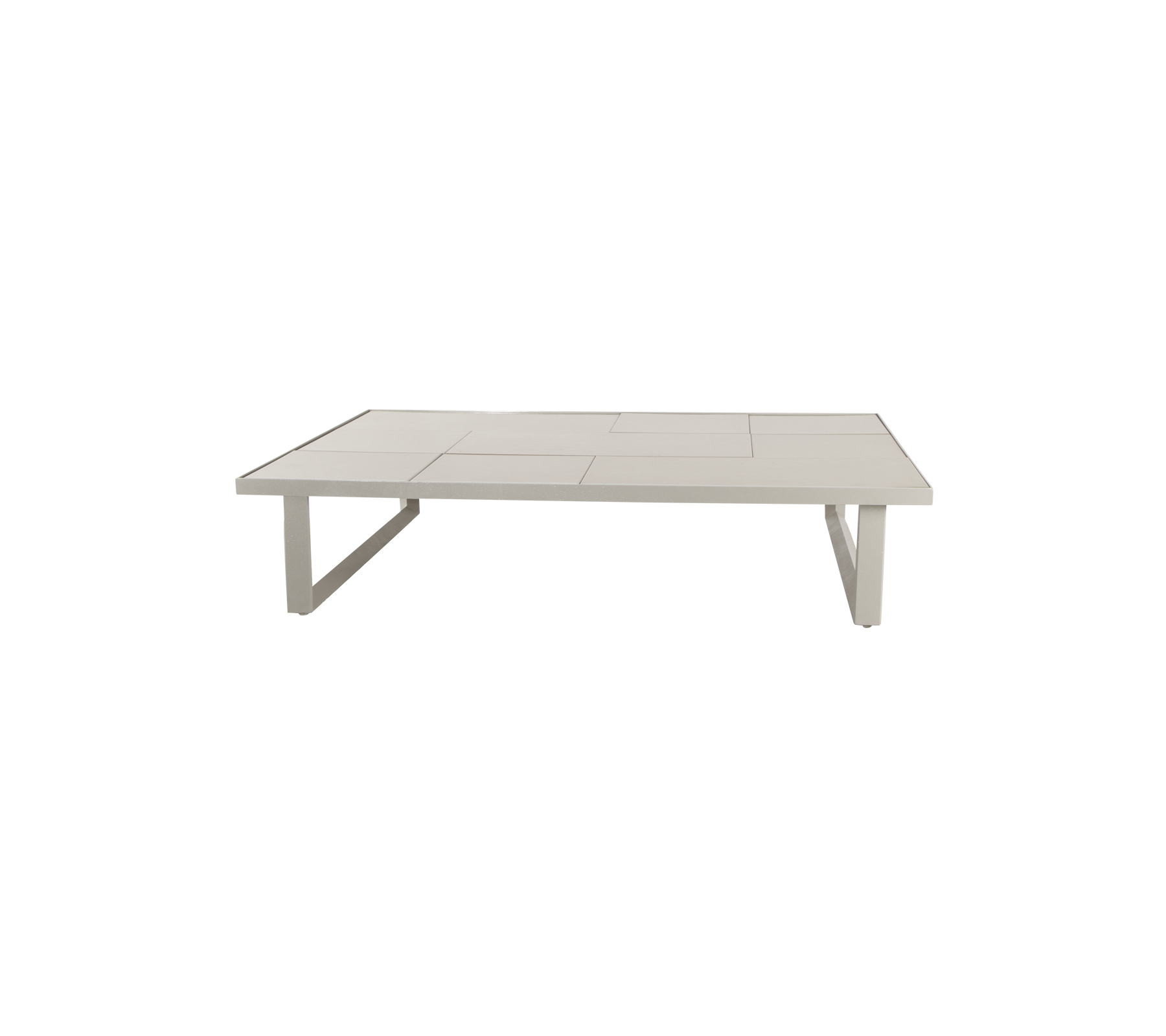 Moderne sandfarvet bord med et minimalistisk design.