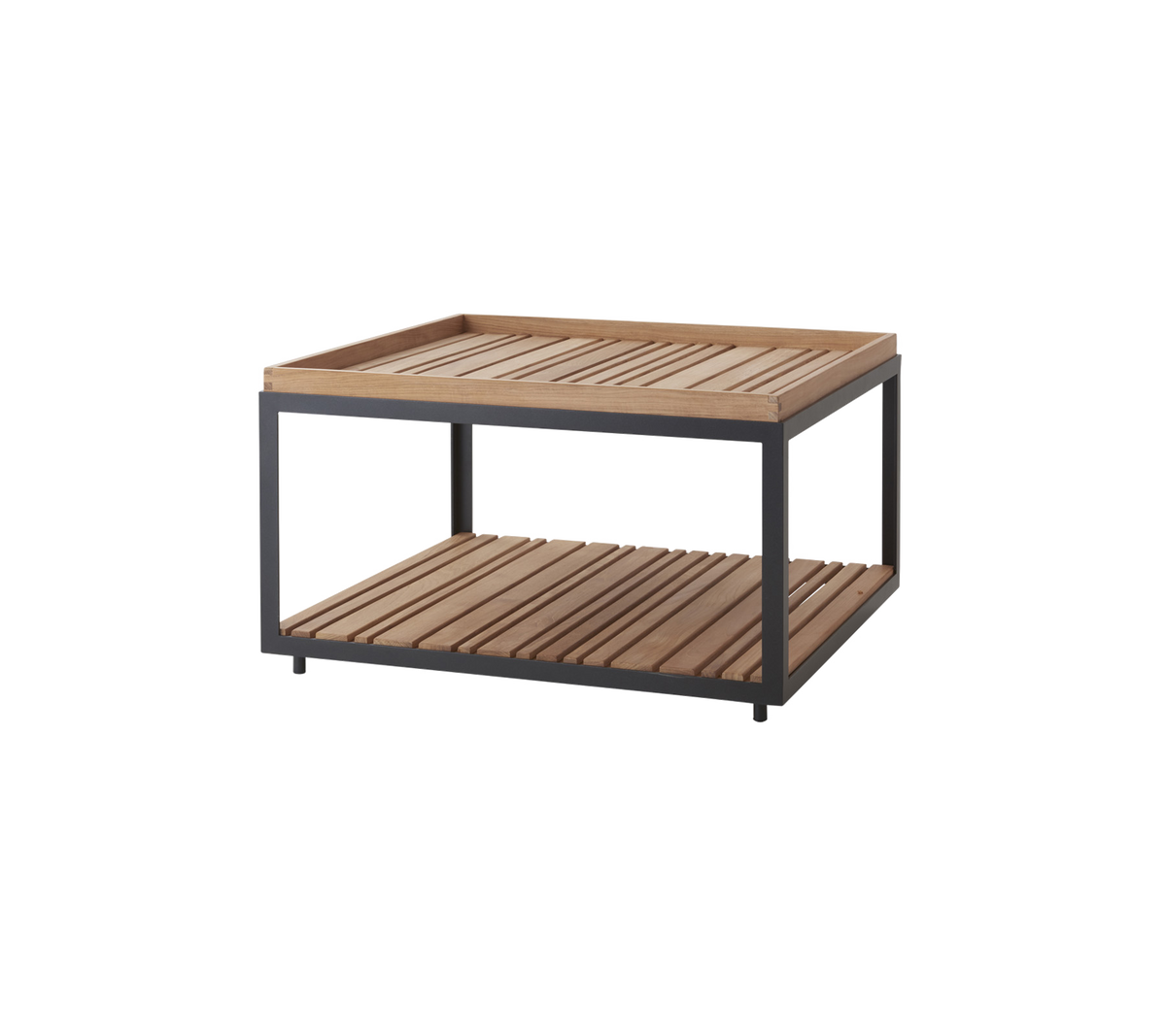 Stilfuldt trætabel med slats, der har en moderne metalramme og en åben hylde til ekstra opbevaring eller udstilling.