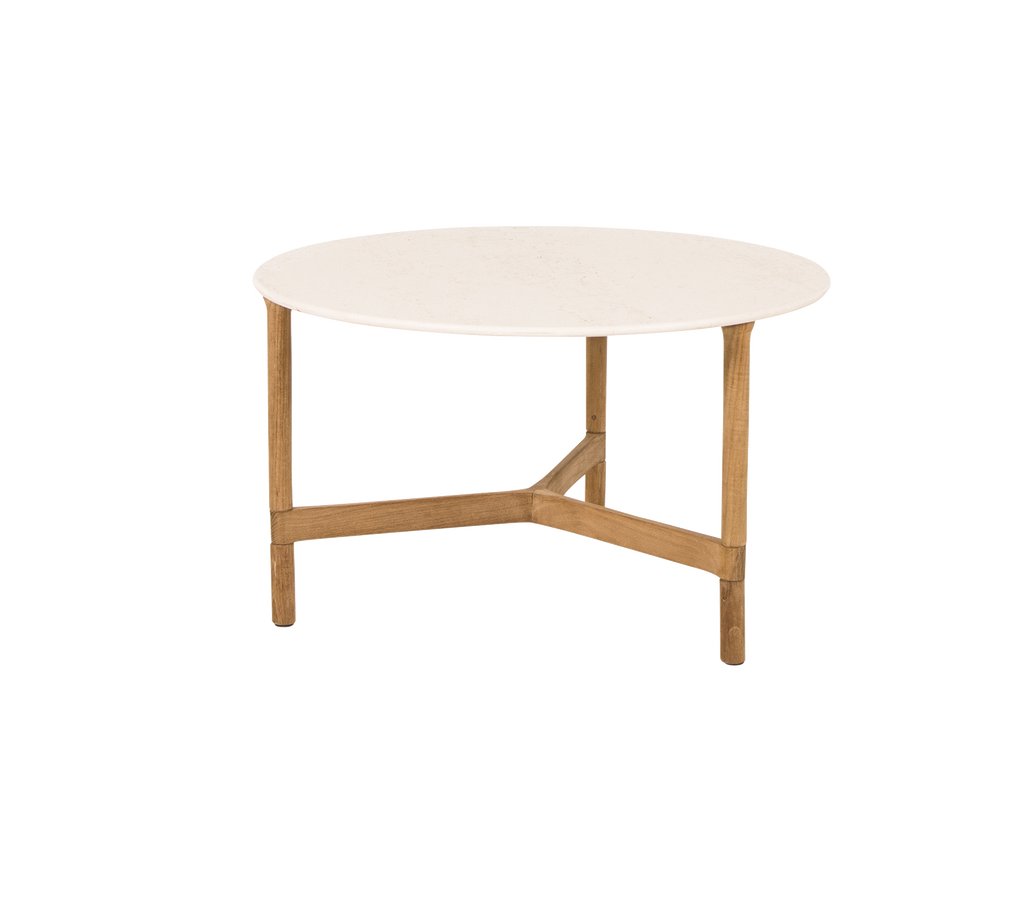 Rundt sofabord med en glat hvid top og lyse træben, præget af et moderne og minimalistisk design.
