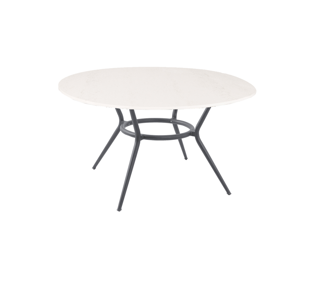 Rundt bord med en hvid overflade og et moderne, kontrasterende base design. Ideelt til middag eller uformelle sammenkomster.