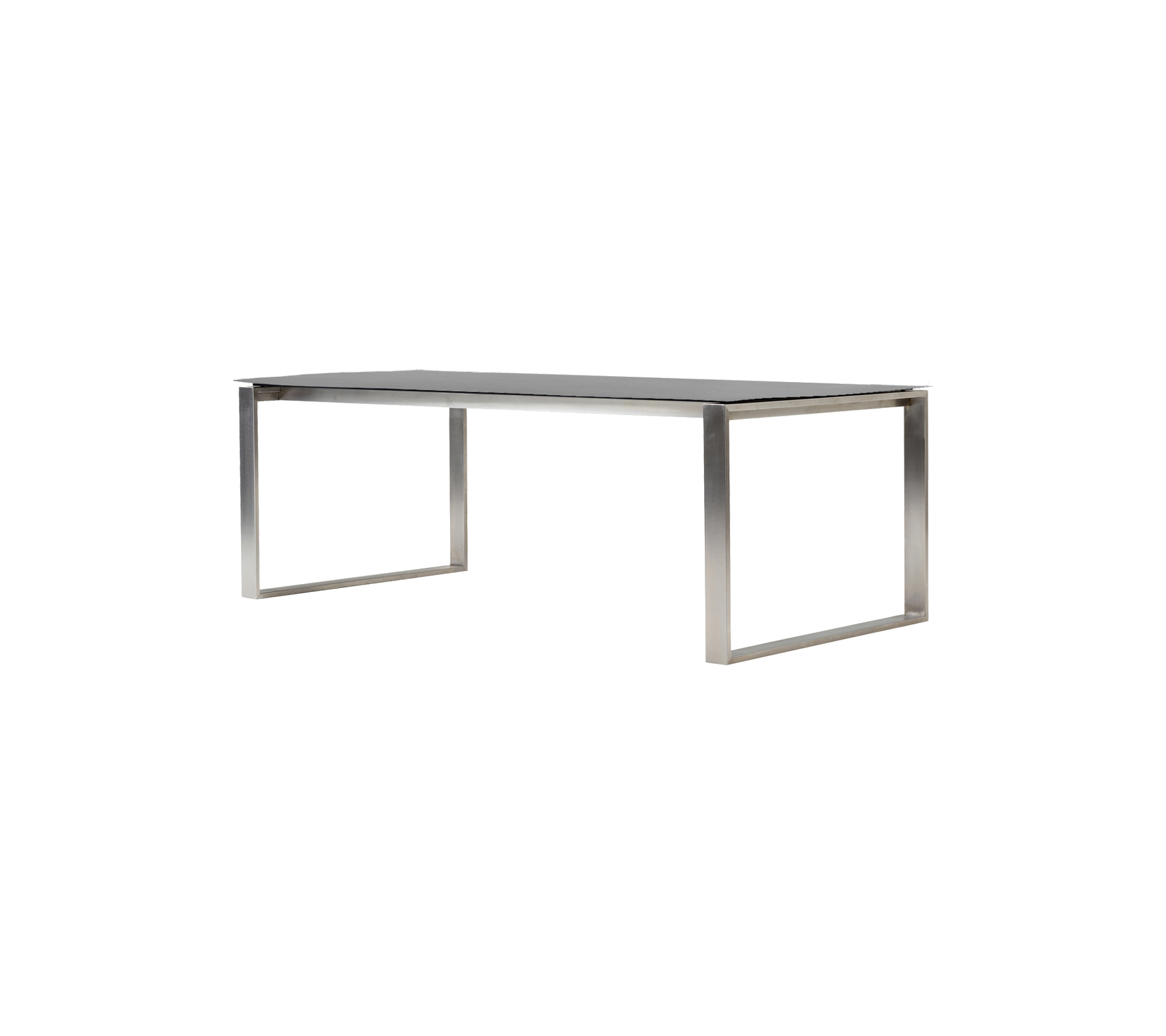Slank, moderne bord med en glat overflade og robuste metalben, perfekt til spise- eller arbejdsarrangementer.