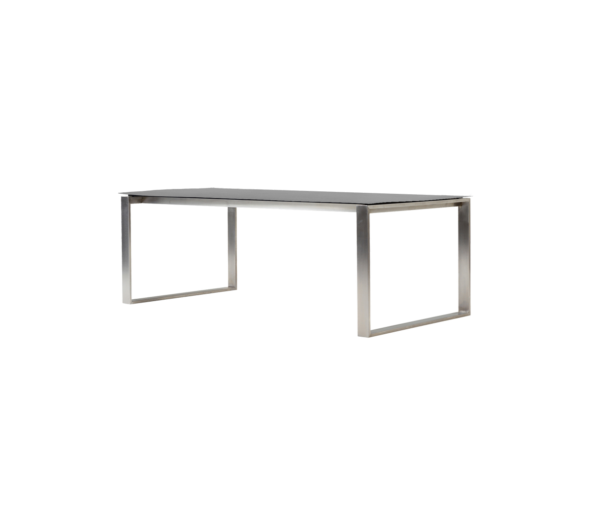 Slank, moderne bord med en glat overflade og robuste metalben, perfekt til spise- eller arbejdsarrangementer.
