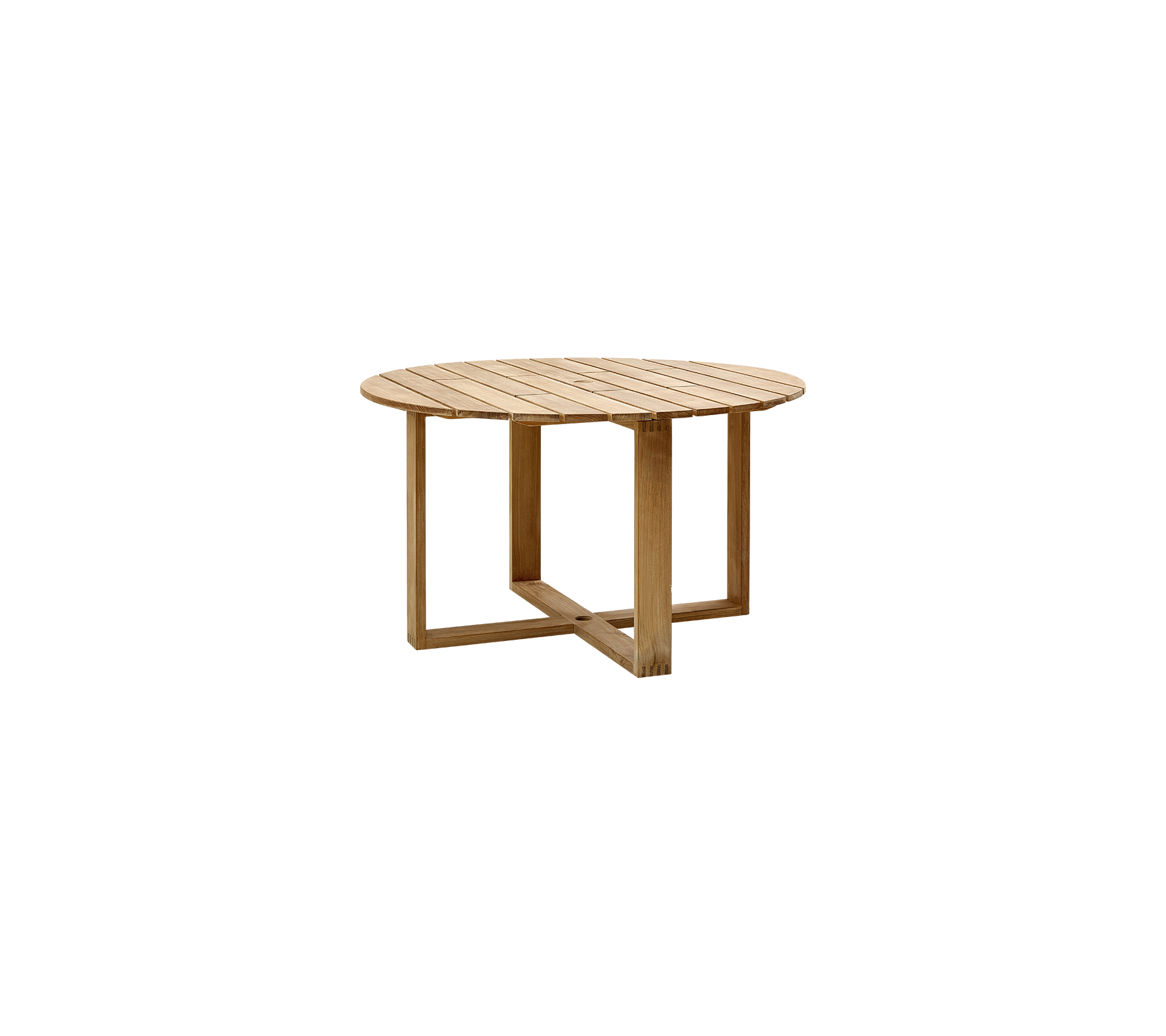 Rundt trækaffebord med lameloverflade og en unik geometrisk base, der præsenterer en naturlig finish og moderne design.