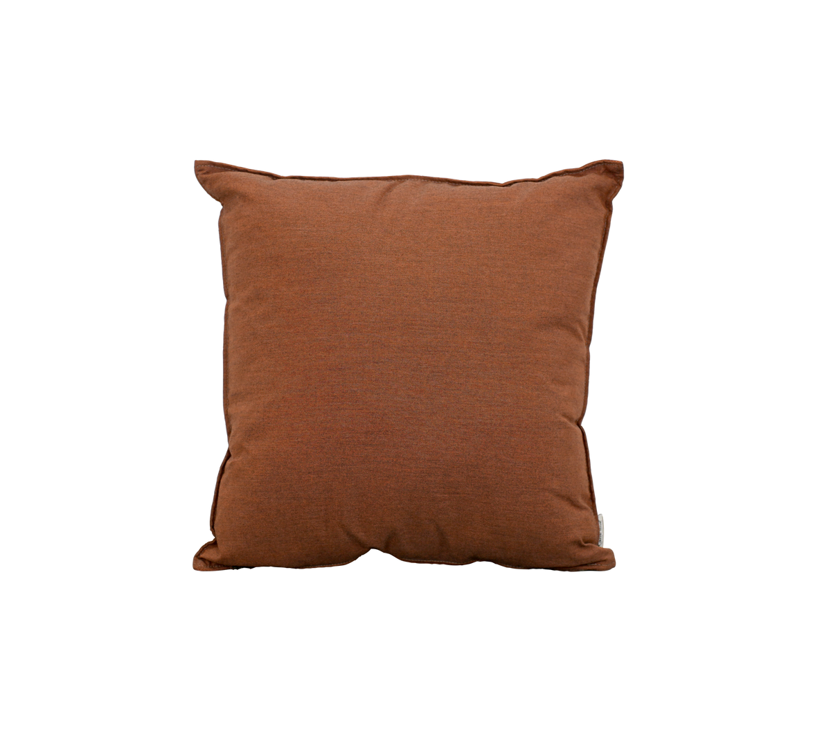 Ørkenrød pude med et enkelt design.