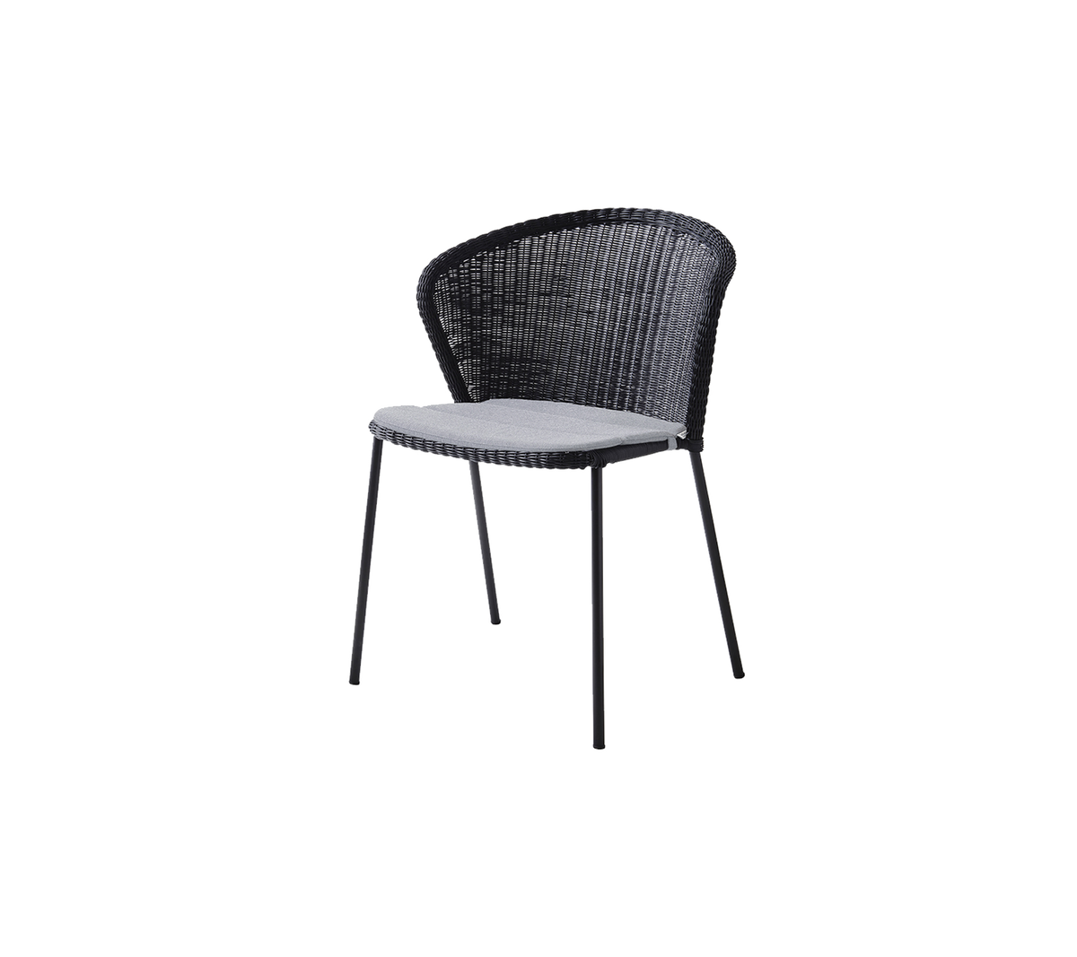 Stilfuld sort stol med et vævet design og en komfortabel lysfarvet sæde. Ideel til moderne indretning og afslappet siddepladser.
