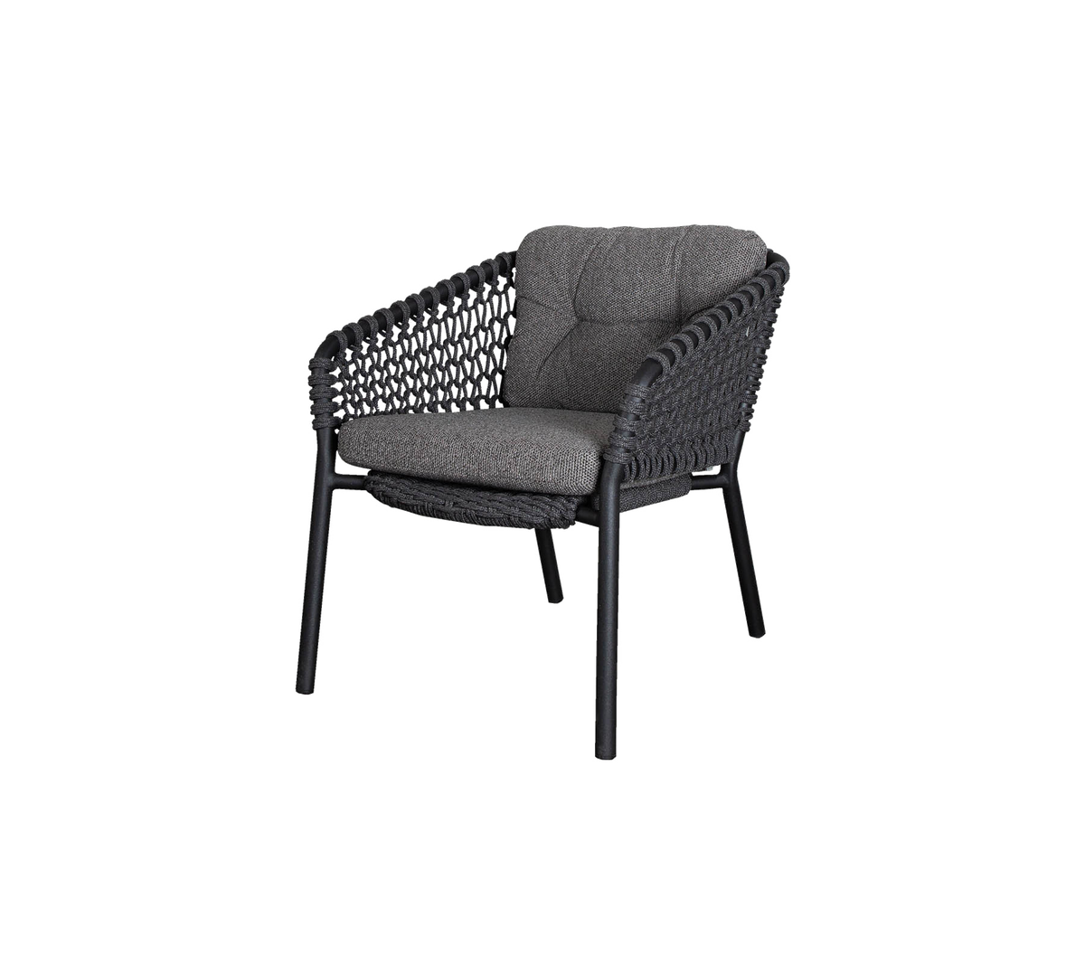 Stilfuld rattan stol med en behagelig grå pude, der har en solid ramme og elegant design, perfekt til ethvert siddeområde.