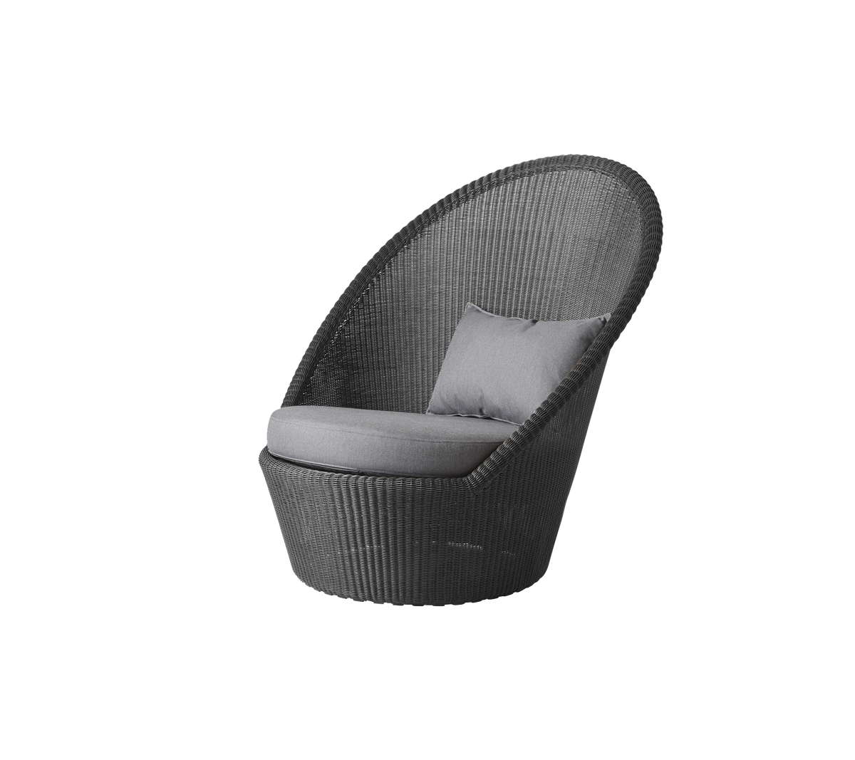 Stilfuld stol med et buet design, der har en komfortabel pude og en vævet tekstur i en slank grå farve. Ideel til afslapning.