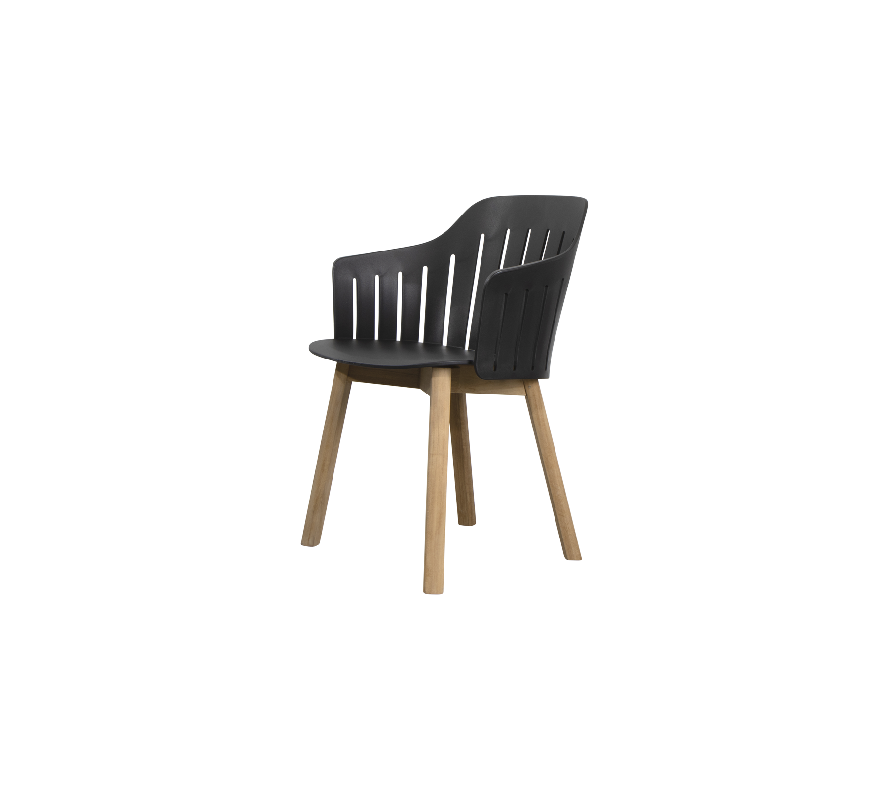 Strømlinet, moderne stol med en formet sæde, slatted ryg og træben for stil og komfort.