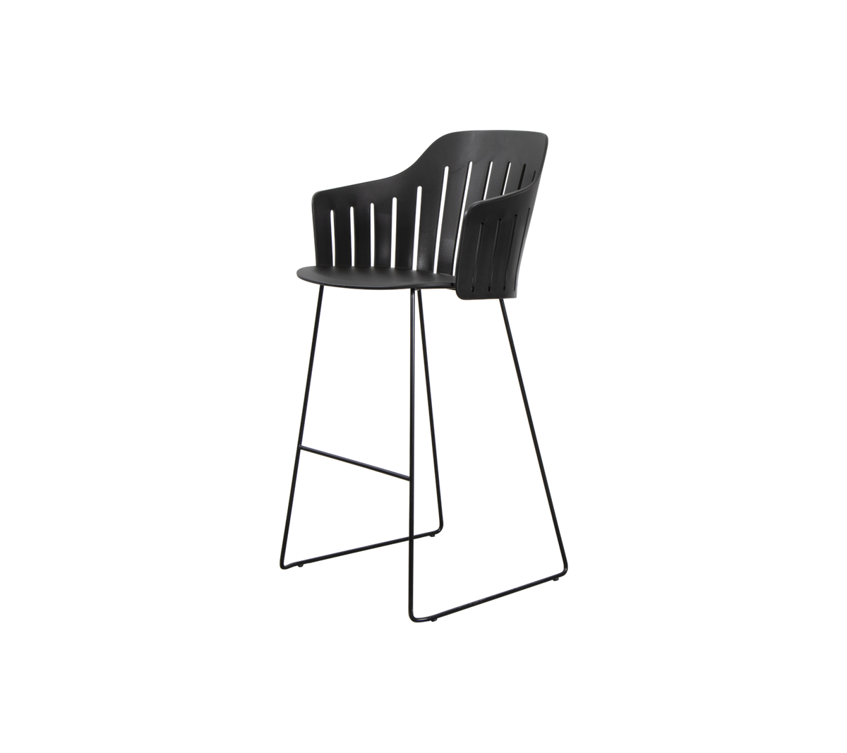 Sort barstol med en buet ryg og slanke metalben, designet til både stil og komfort.