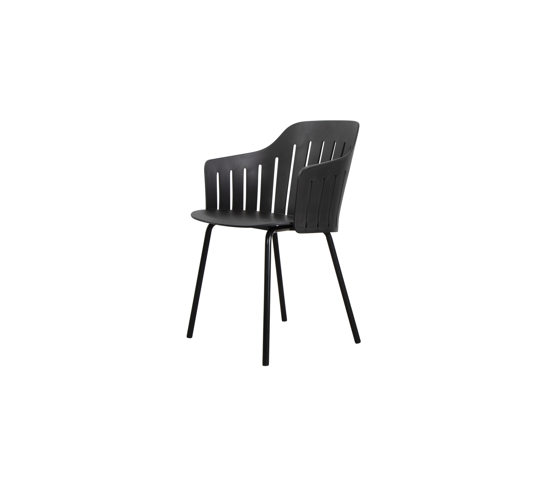 Stilfuld sort stol med slatbaggrund, der har holdbare ben for stabilitet og en ergonomisk form for komfort.