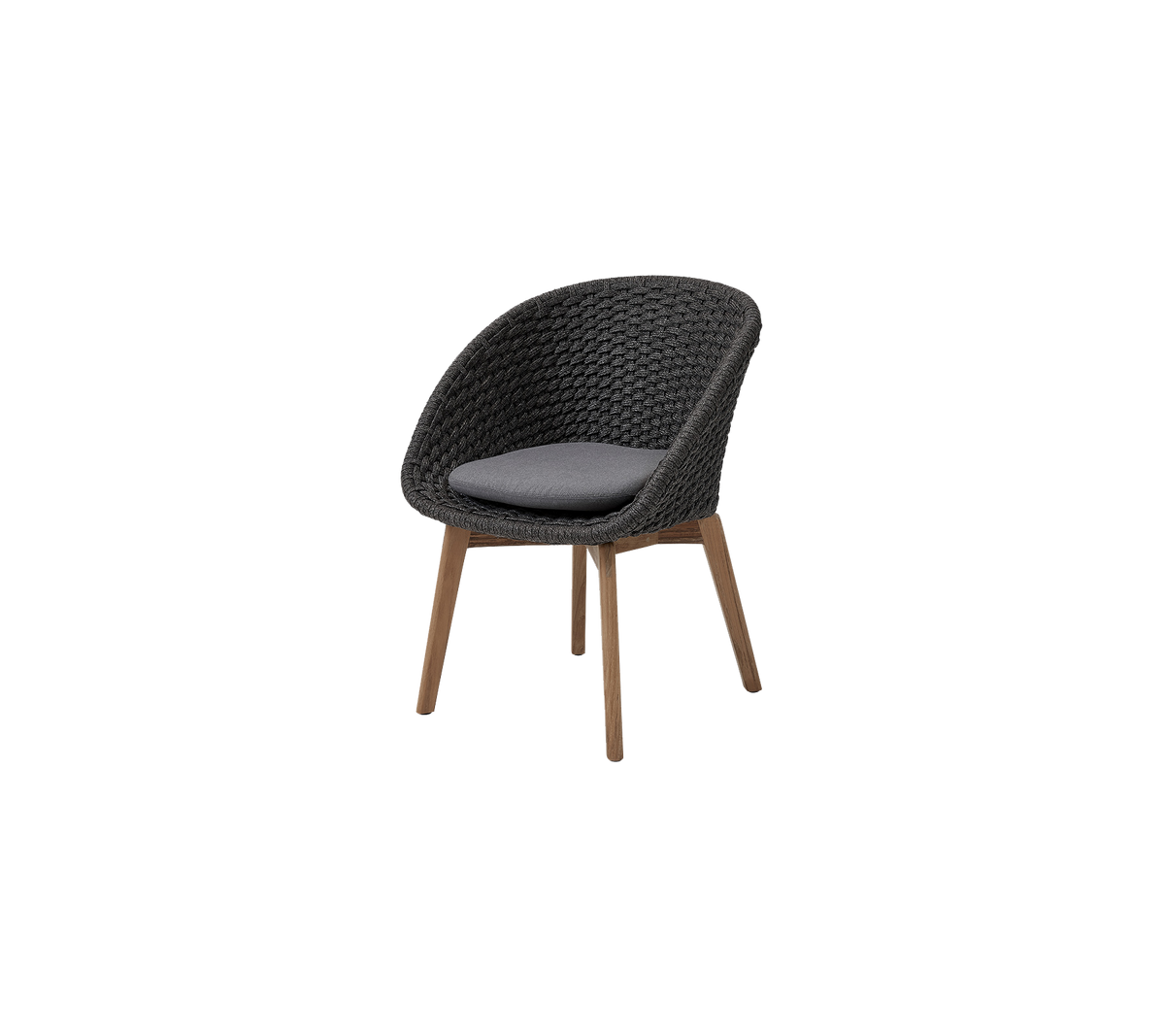 Stilfuld stol med et vævet design og en polstret sæde, suppleret af træben for øget elegance og komfort.