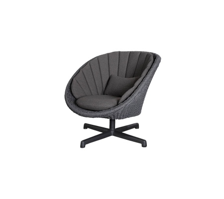 Stylisk moderne stol med rundet design, der har tekstureret stof og en blød pude for komfort og støtte.