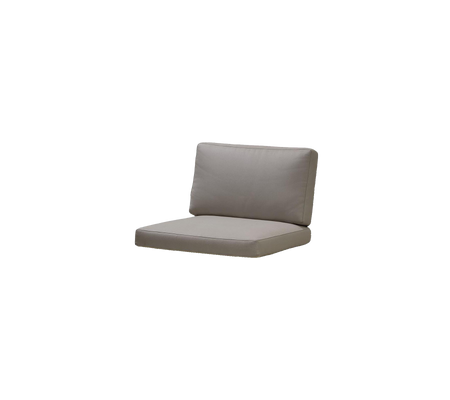 Pude med et enkelt, moderne design, der har en tyk rygstøtte og sæde i en neutral farve. Perfekt til komfort og stil.