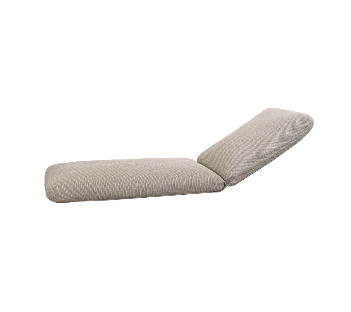 Lysbrun pude med et vippet design.