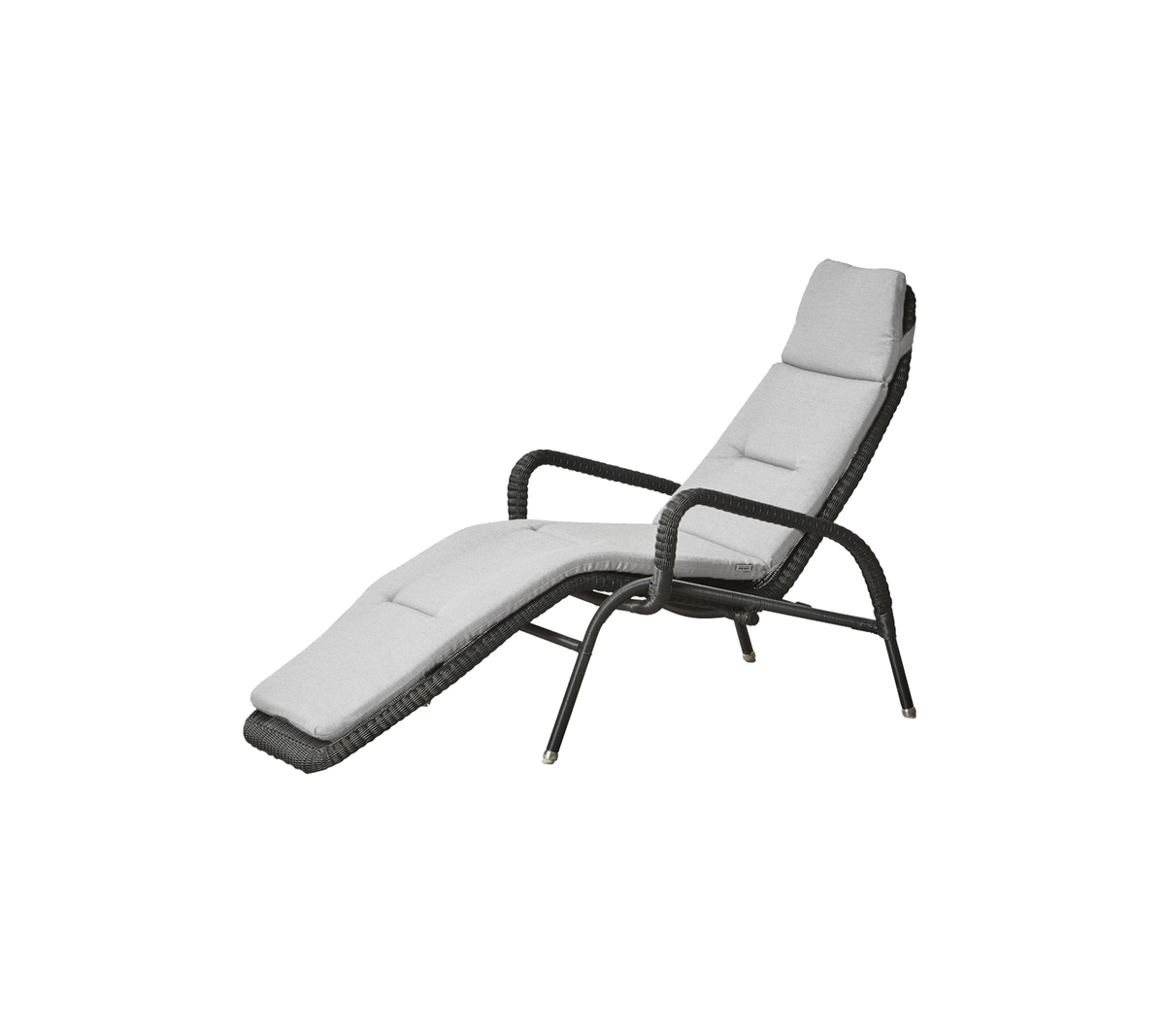 Komfortabel loungestol med et slankt design, der har polstret sæde og rygstøtte til afslapning. Ideel til fritid.
