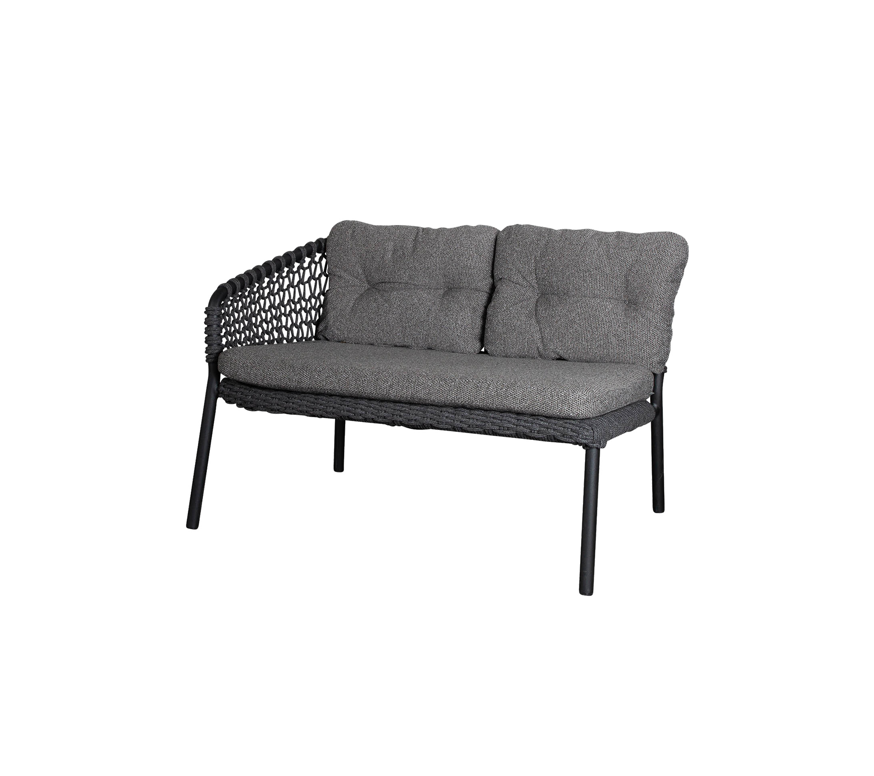 To-personers sofa med en grå polstret sæde og en stilfuld vævet ryglæn, designet til komfort og moderne æstetik.