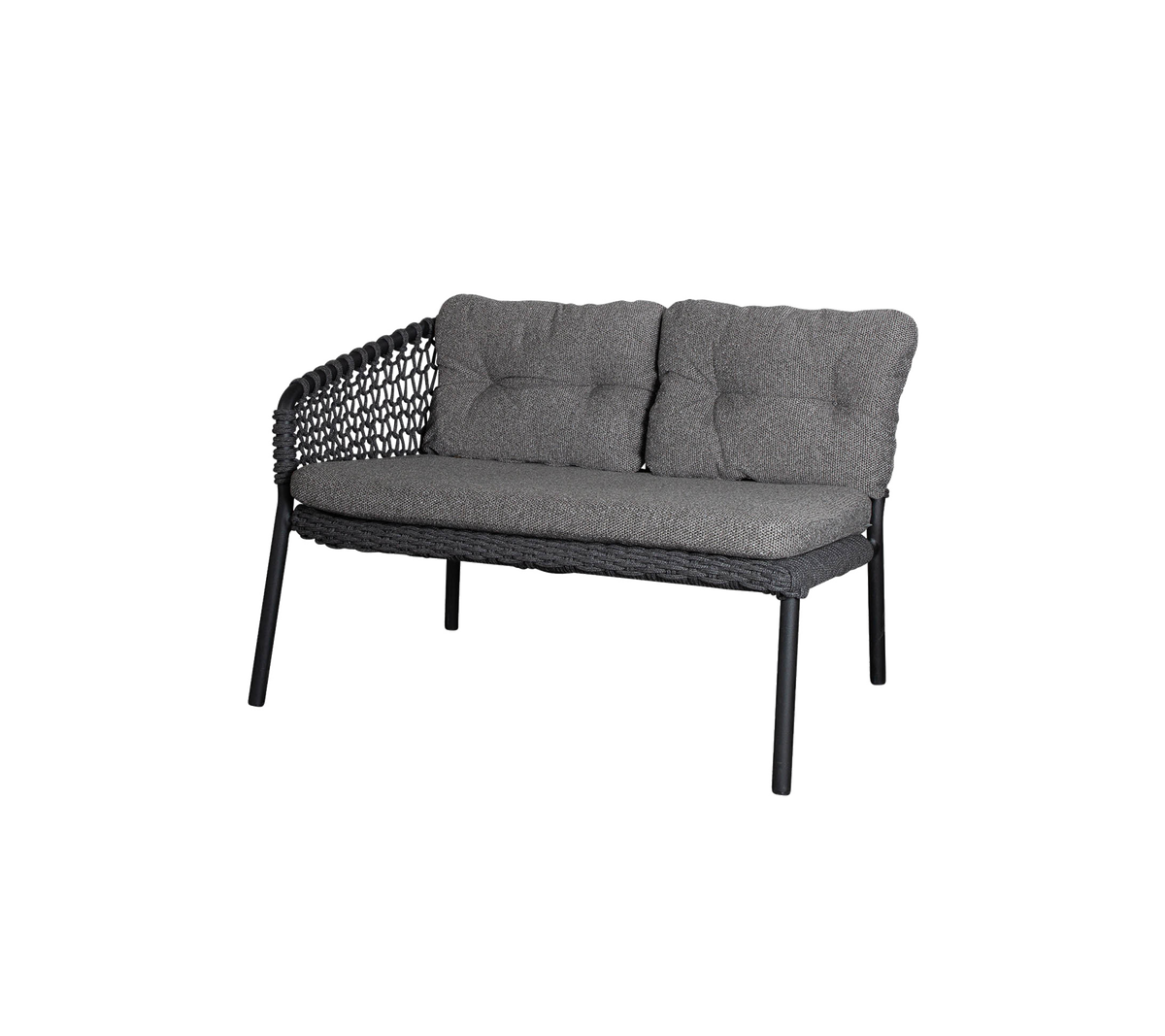 To-personers sofa med en grå polstret sæde og en stilfuld vævet ryglæn, designet til komfort og moderne æstetik.