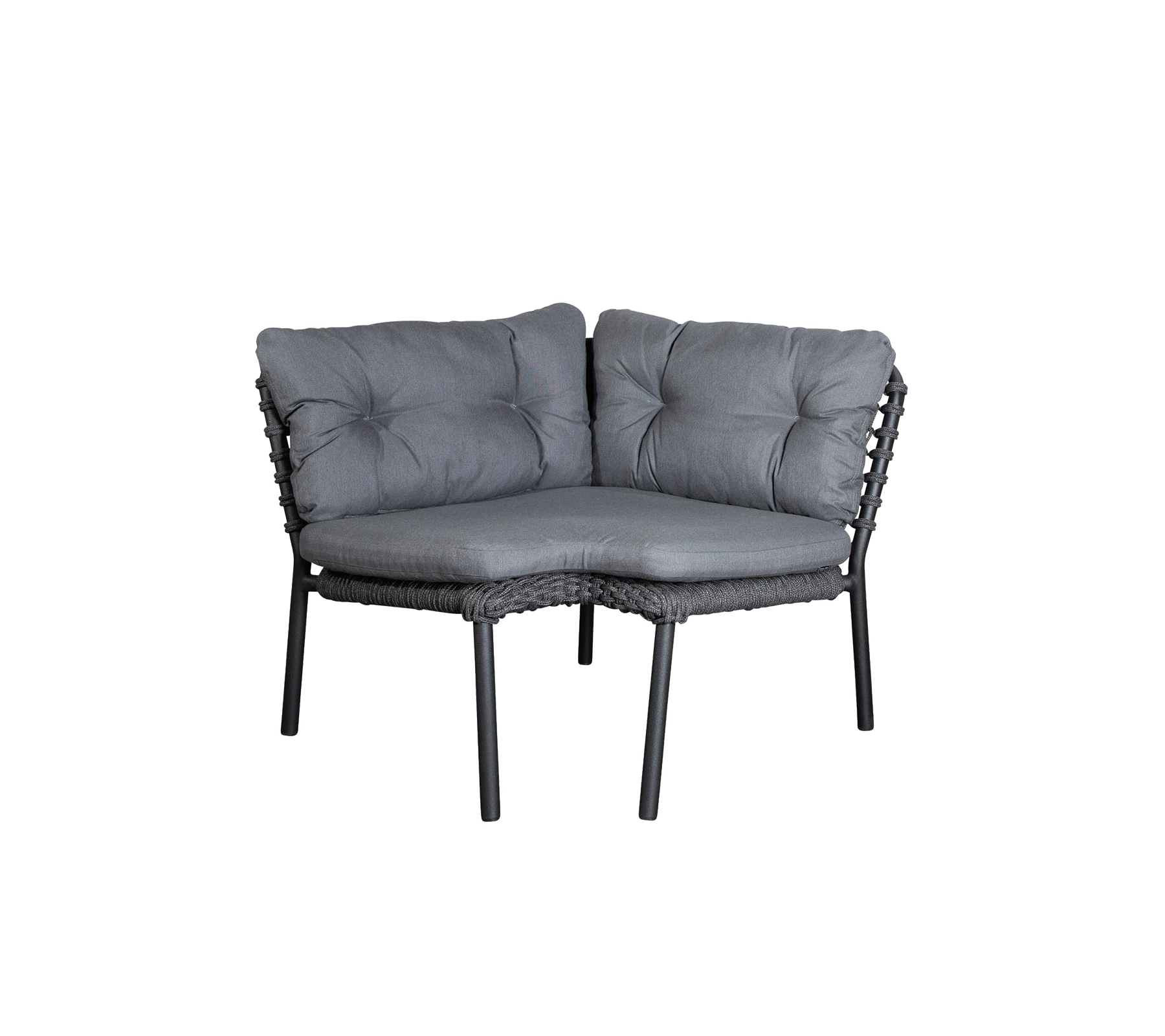 Stilfuld hjørnesofa med bløde puder og en robust kurvramme, perfekt til at øge komforten i ethvert rum.