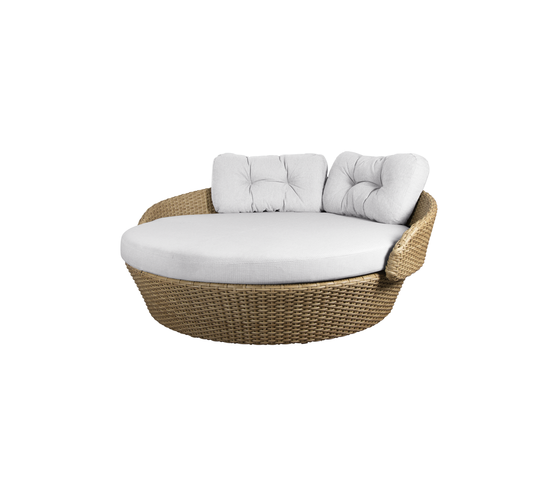 Rund rattan loungestol med en blød hvid pude og to rygpuder for komfort. Ideel til afslapning.