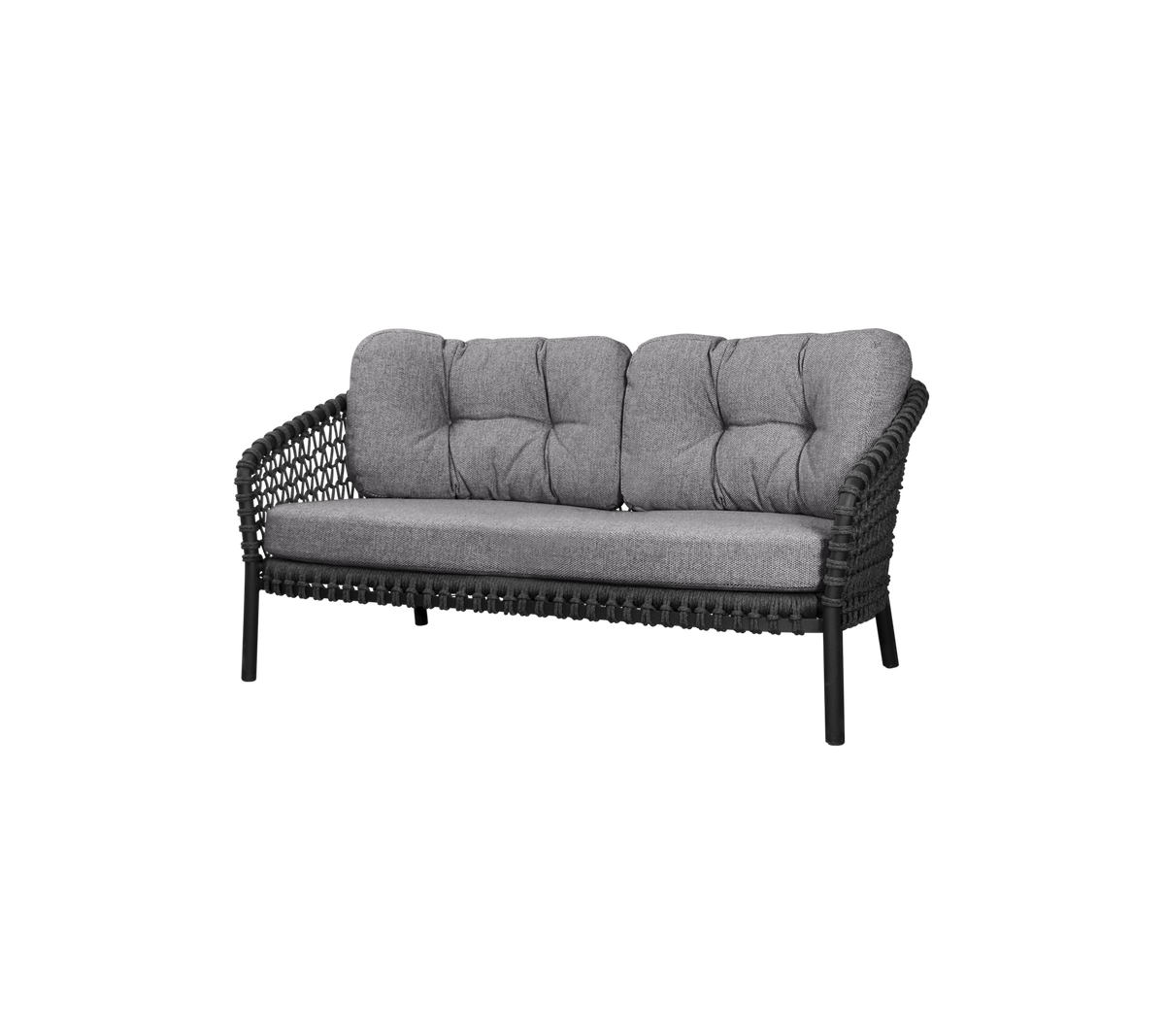 To-personers sofa med en vævet ramme og bløde grå puder, designet til komfort og stil. Perfekt til siddepladser i ethvert rum.