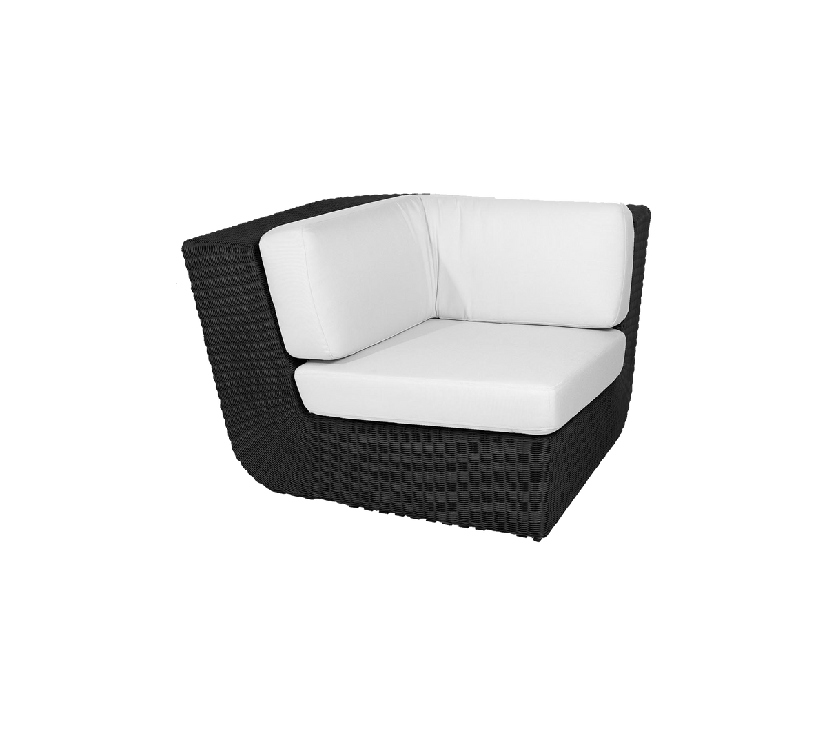 Stilfuld hjørnestol med et slankt sort vævet design og komfortable hvide puder, perfekt til moderne siddearrangementer.