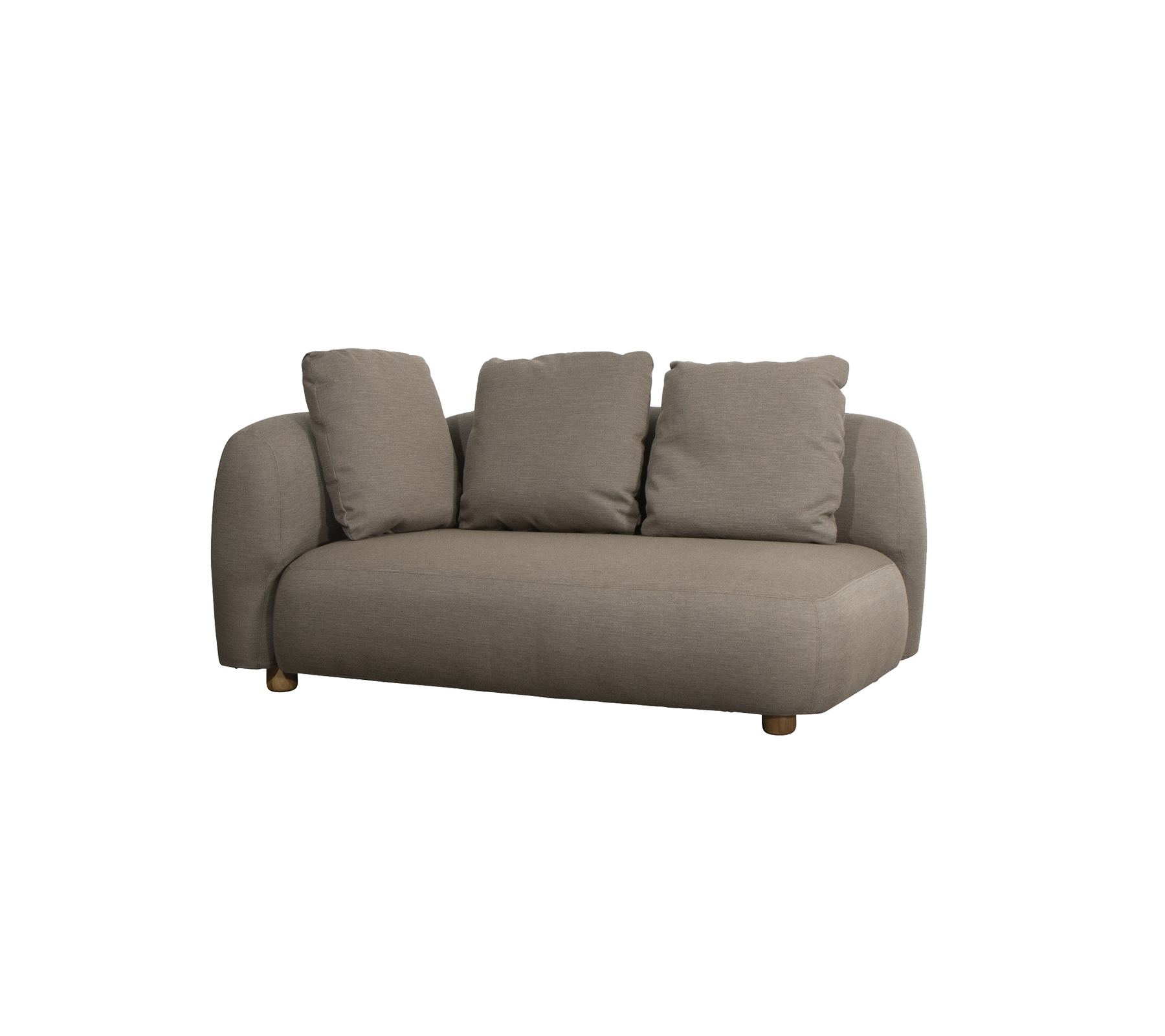 Stylisk, moderne sofa med tre bløde puder og en blød stofoverflade, der har afrundede kanter og træben.