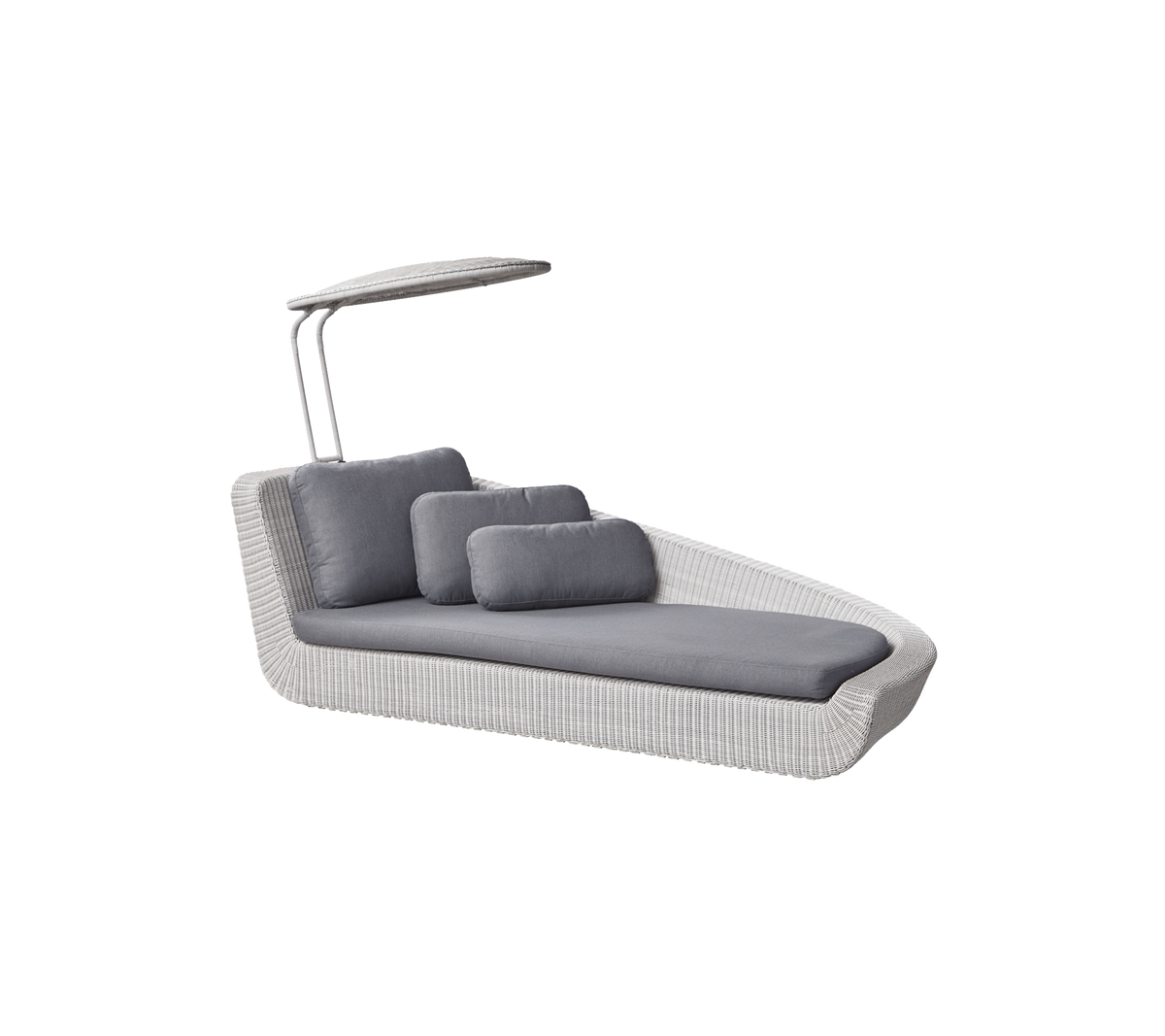 Stilfuld lounge stol med et slankt design, der har grå puder og et beskyttende overdækning for ekstra komfort. Perfekt til afslapning.