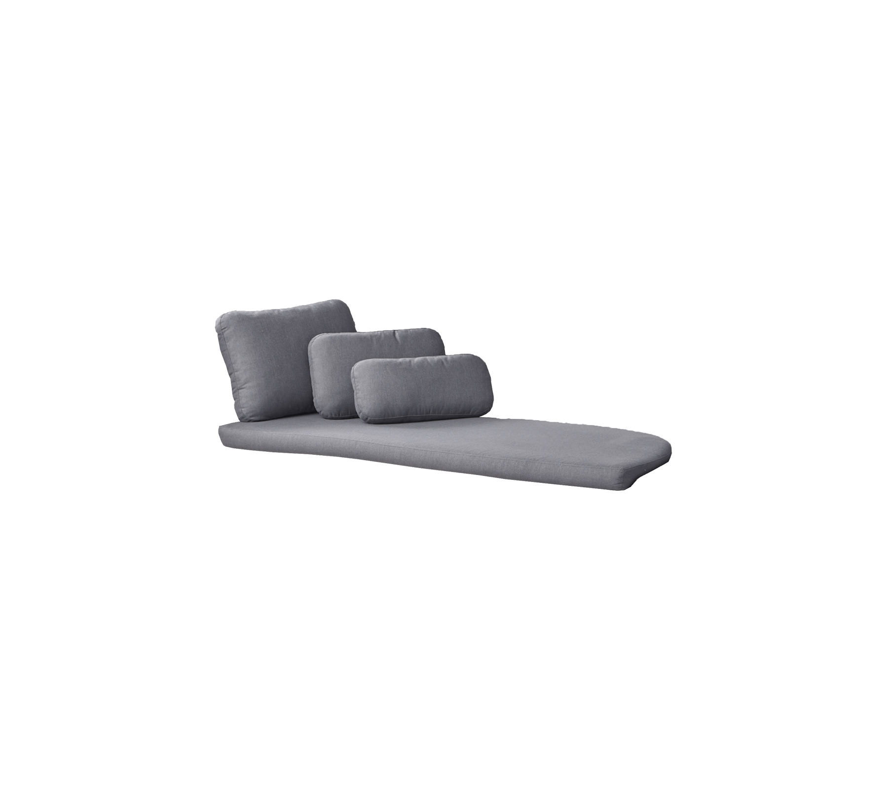 Moderne grå chaiselong med tre bløde puder, der tilbyder et elegant og komfortabelt design til afslapning.