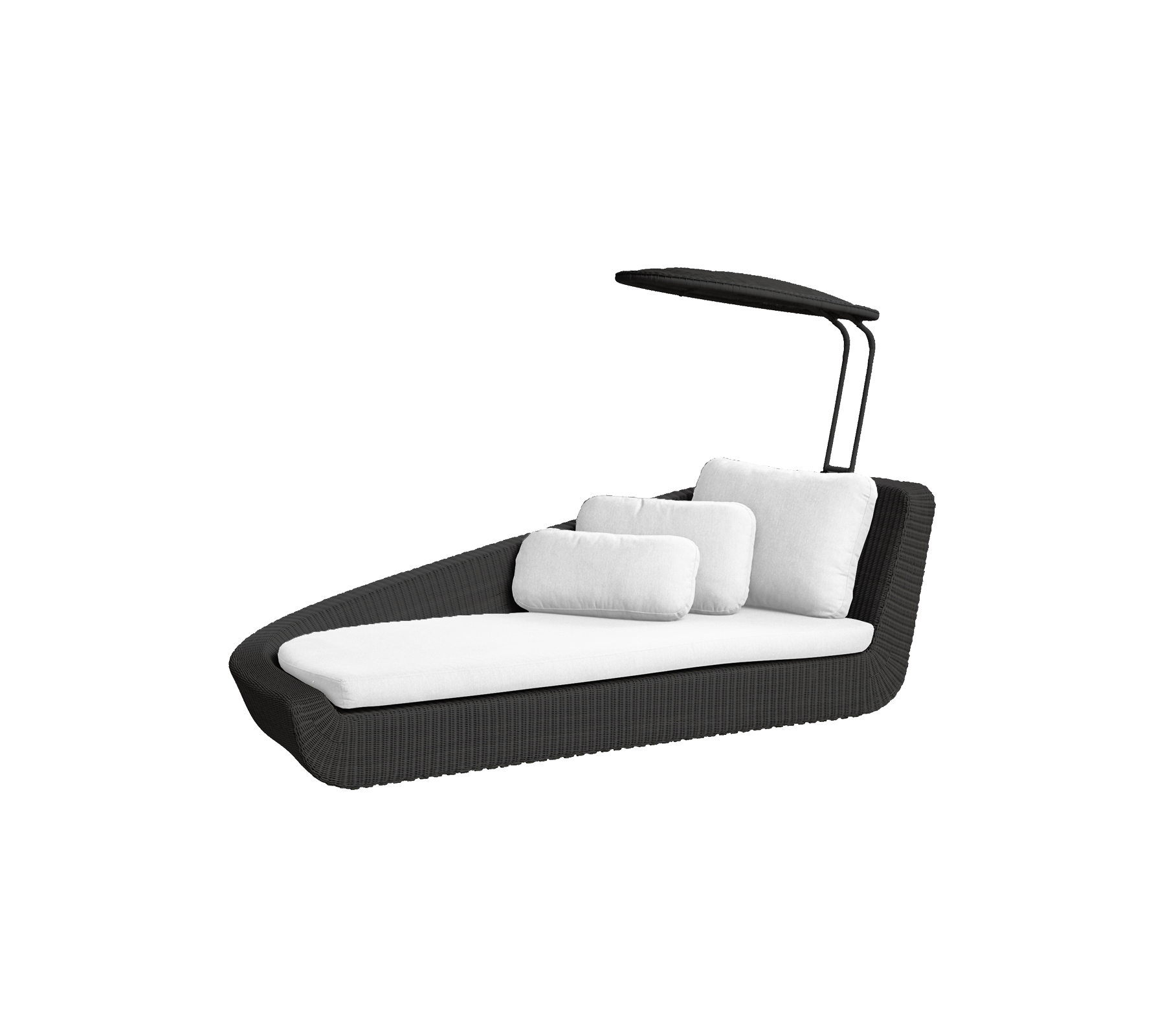 Stilfuld udendørs lounge stol med et slankt design, der har bløde hvide puder og et beskyttende tag for komfort og afslapning.